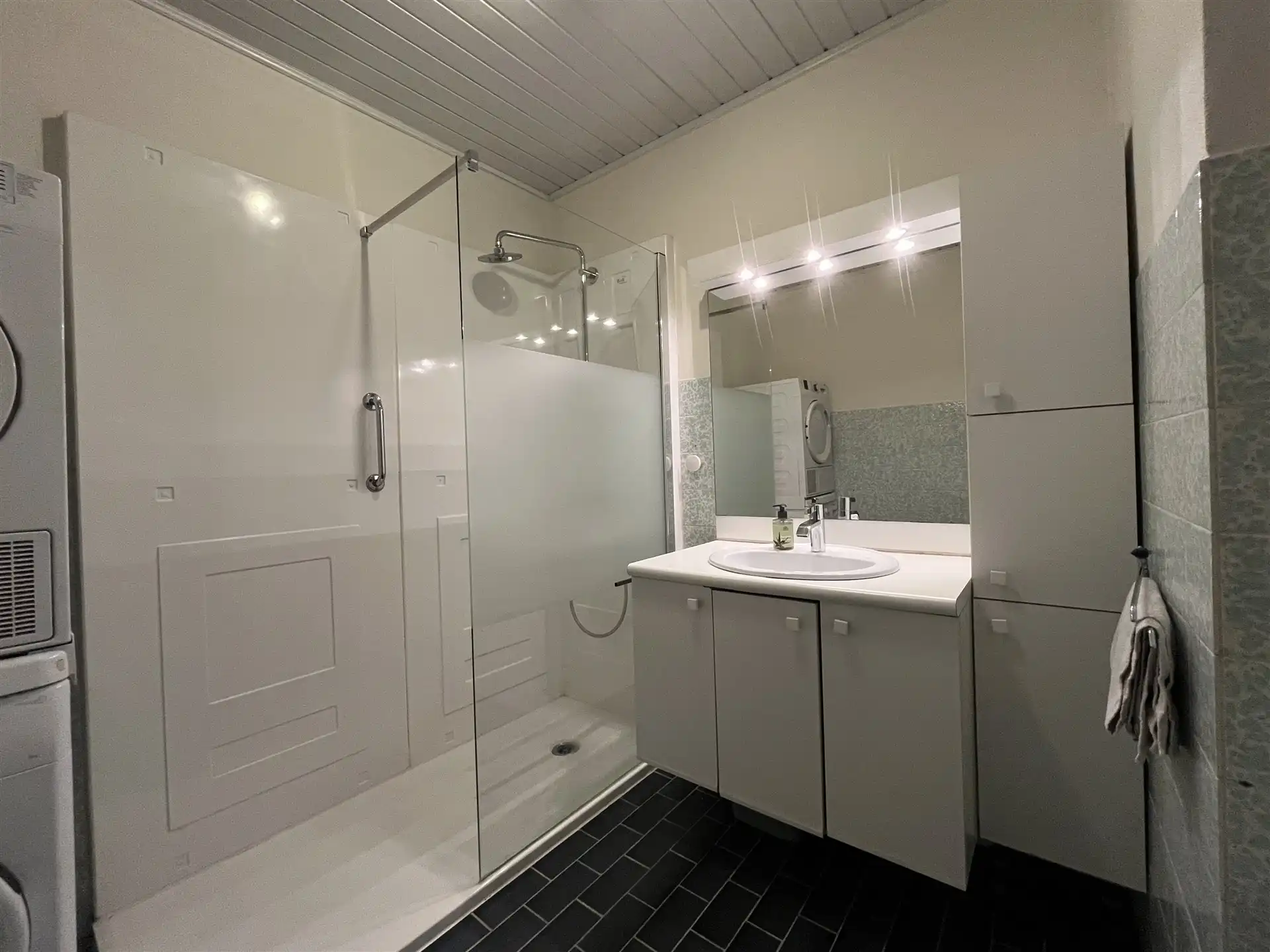  2 slaapkamer appartement + dressing + autostaanplaats foto 7