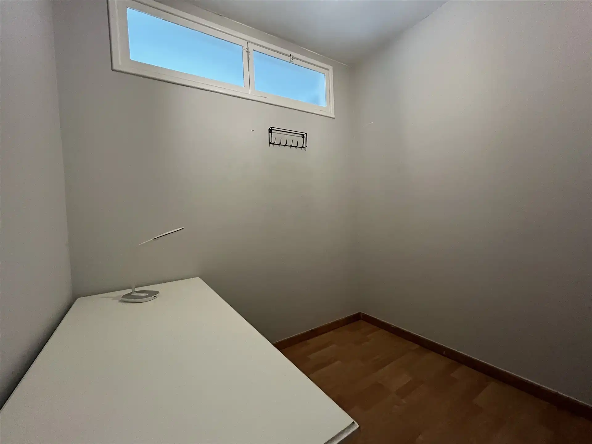 Instapklaar 2 slaapkamer appartement + autostaanplaats foto 7