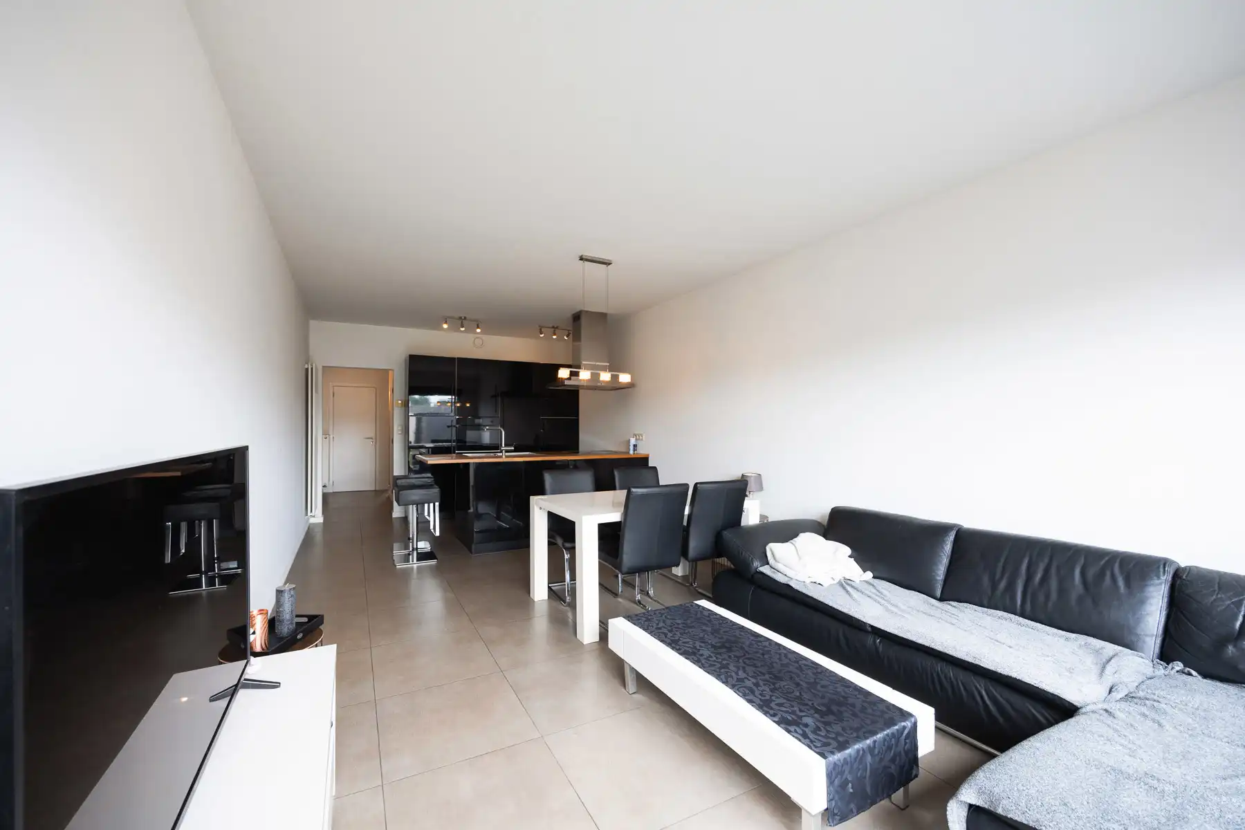 Instapklaar gelijkvloers appartement met tuin en carport foto 6
