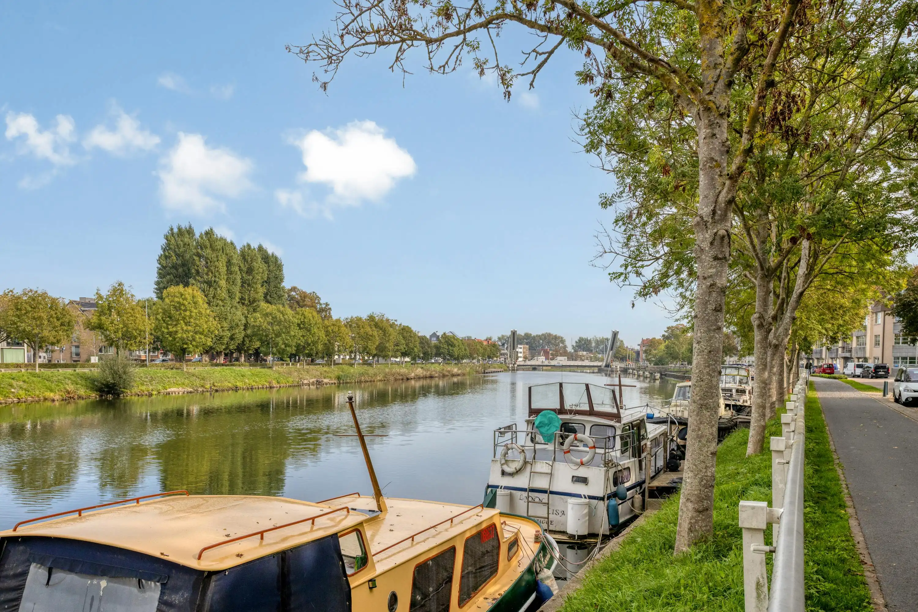 Ruim appartement met 2 grote terrassen en prachtig kanaalzicht foto 3