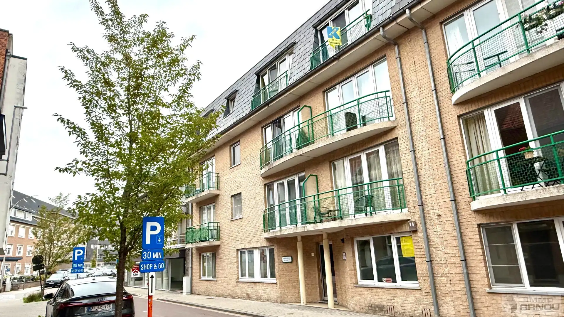 Verzorgd 2-slaapkamerappartement met autostandplaats op toplocatie in Deinze foto {{pictureIndex}}