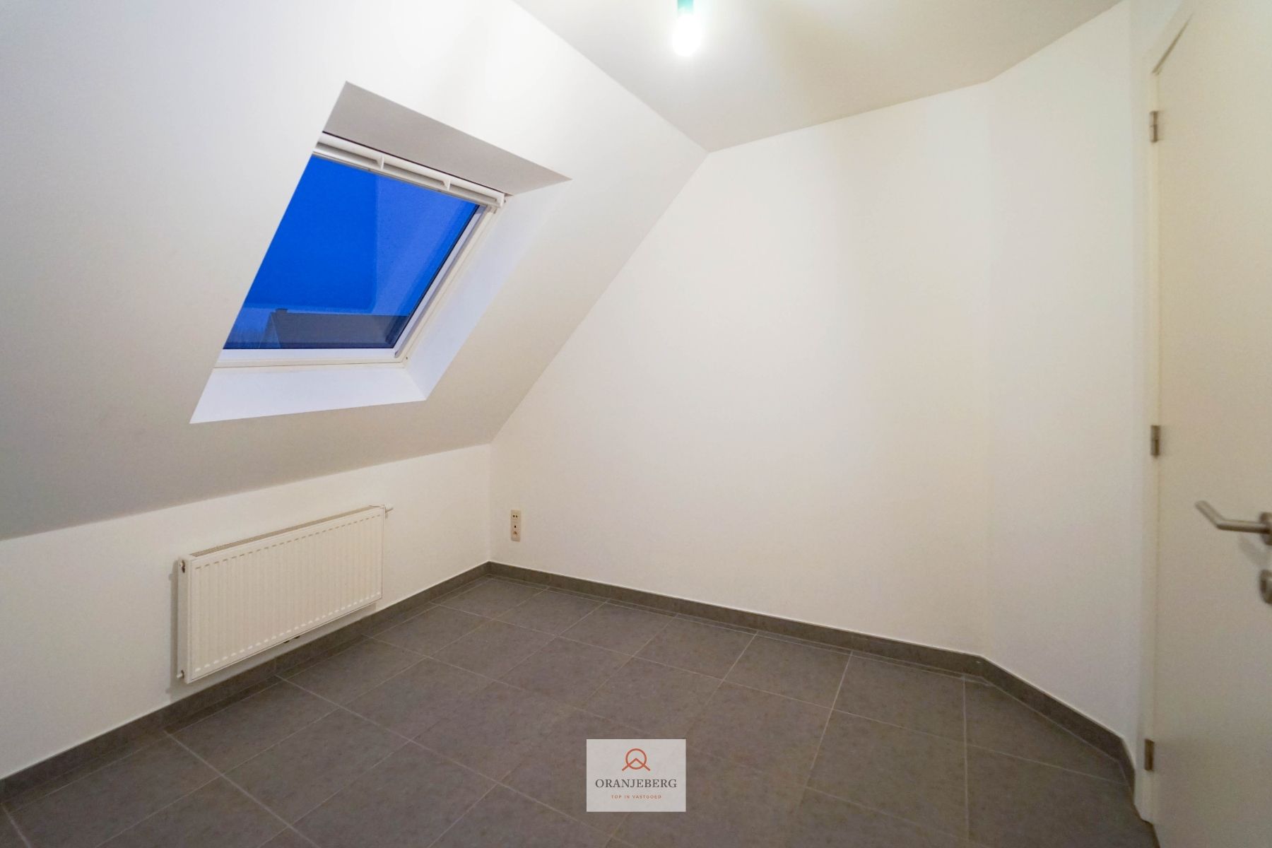 2 slaapkamerappartement met terras en 2 autostaanplaatsen foto 16