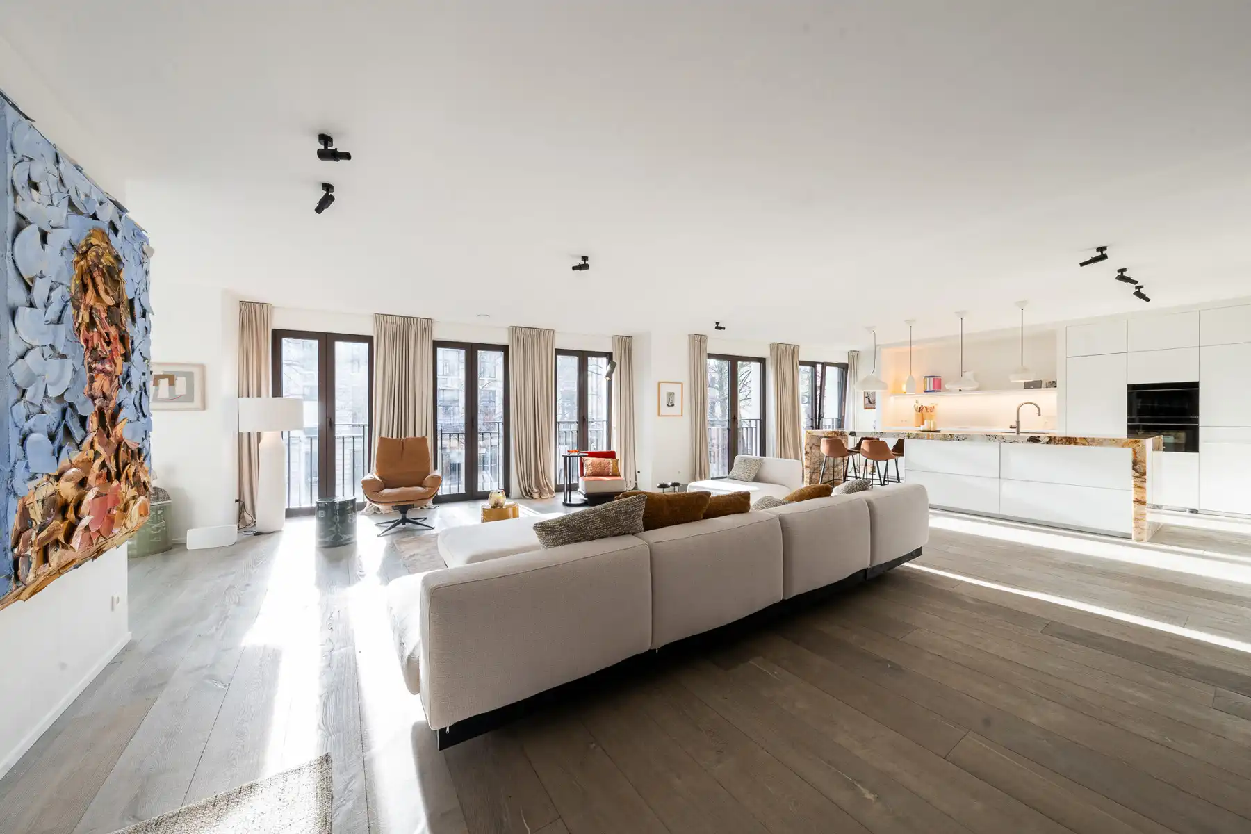 Riant luxe appartement met Parijse charme aan De Graanmarkt foto 19