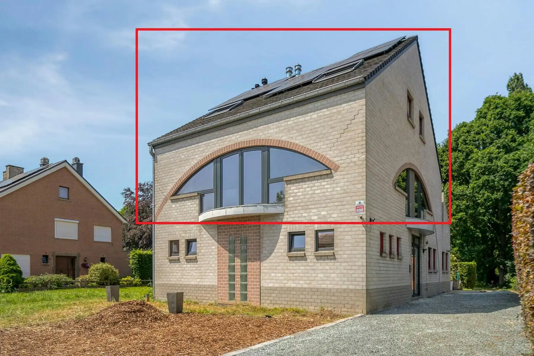 Duplex appartement op uitstekende ligging in Humbeek met ruime tuin en parkeermogelijkheden foto {{pictureIndex}}