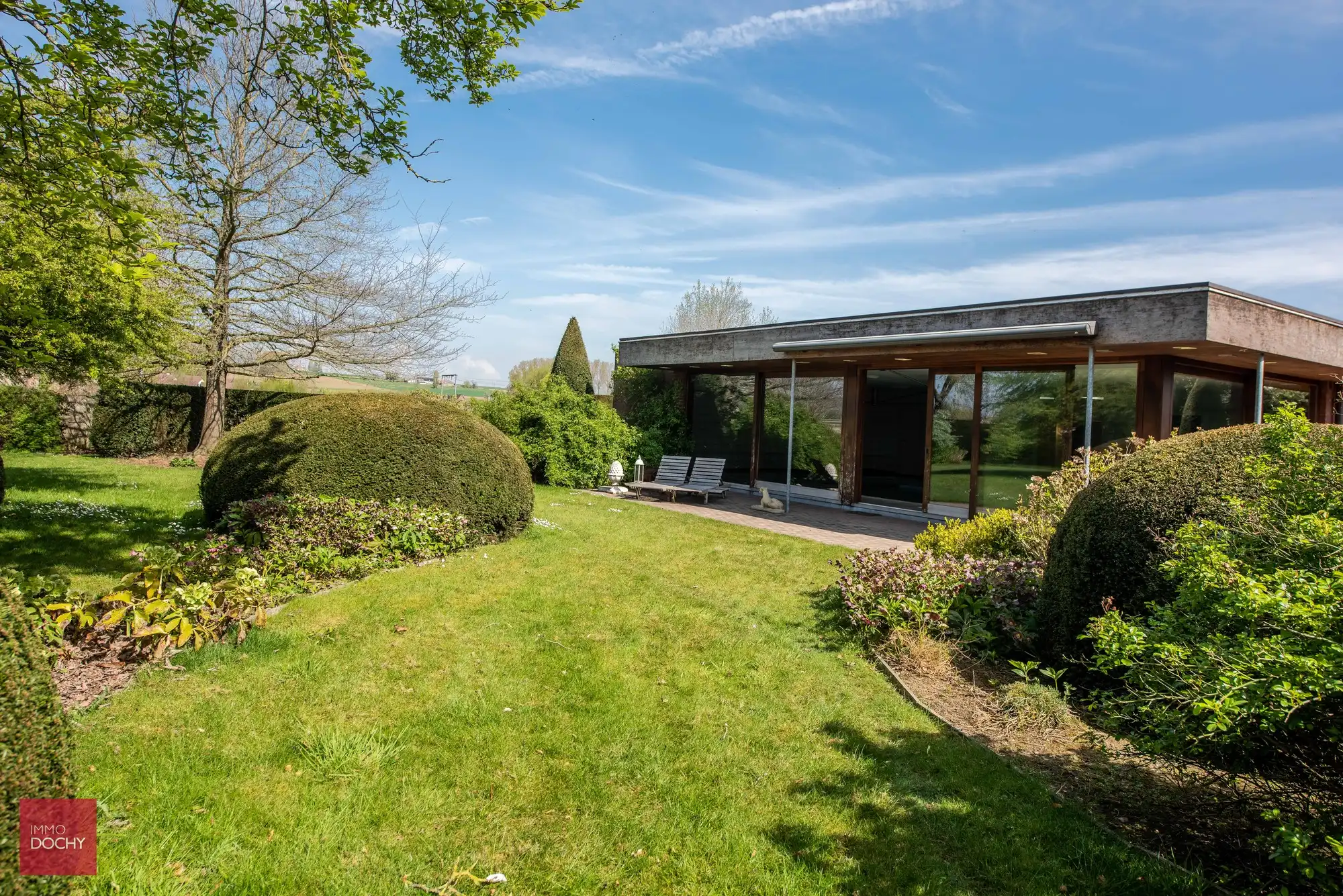 Landelijk gelegen gelijkvloerse VILLA met MAGAZIJN (verkoopsruimte) foto 12