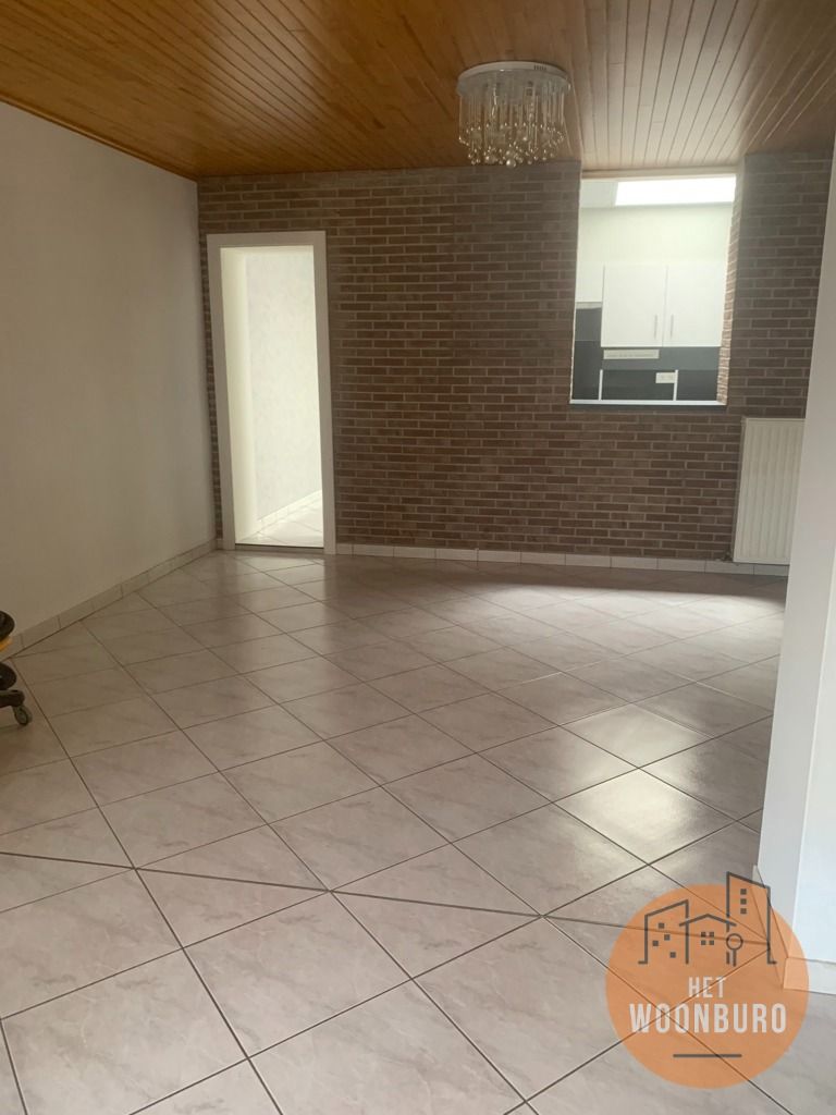 Rijwoning met garage en tuin foto 5