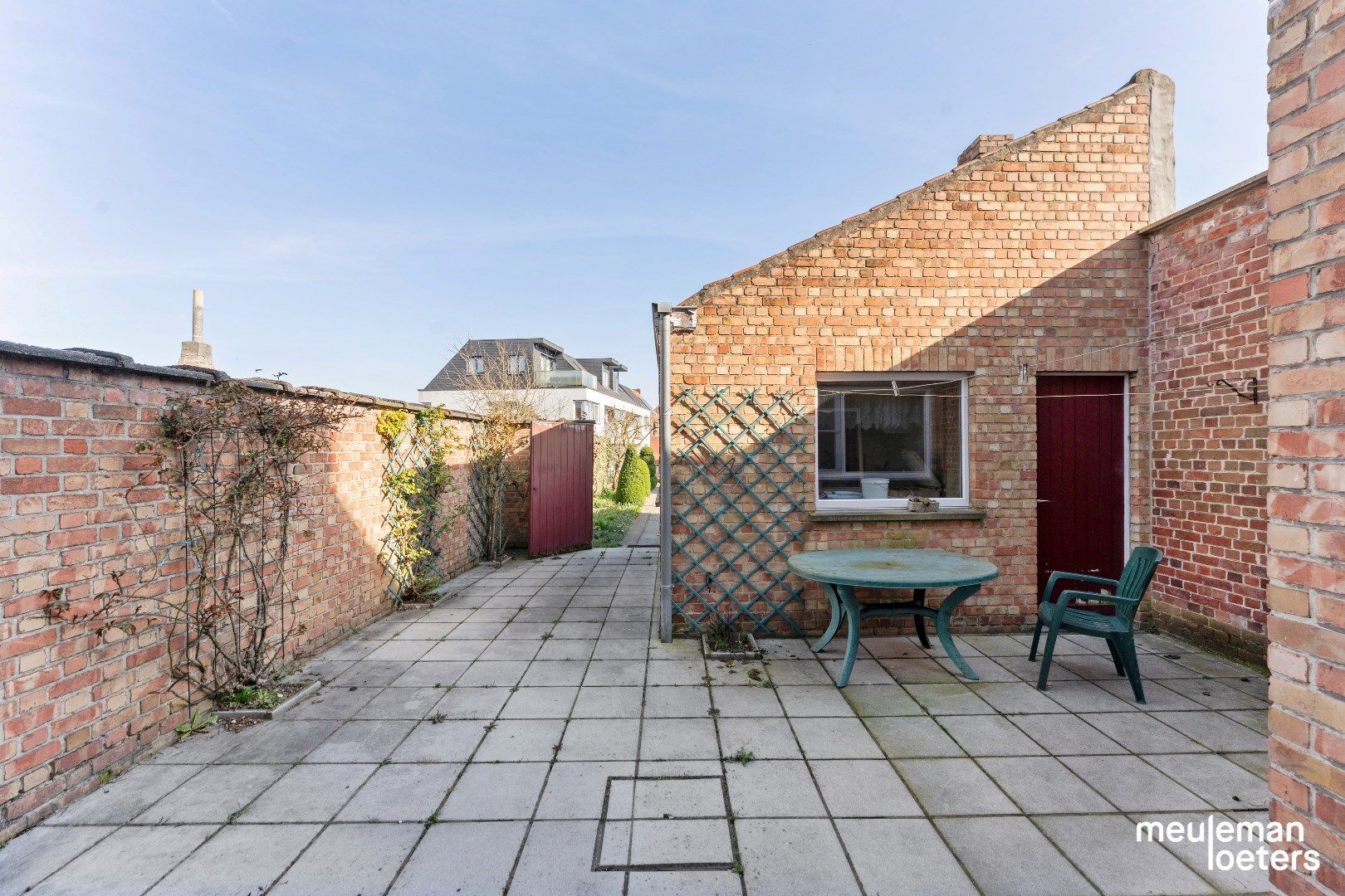 Te renoveren woning met ruime tuin foto 2