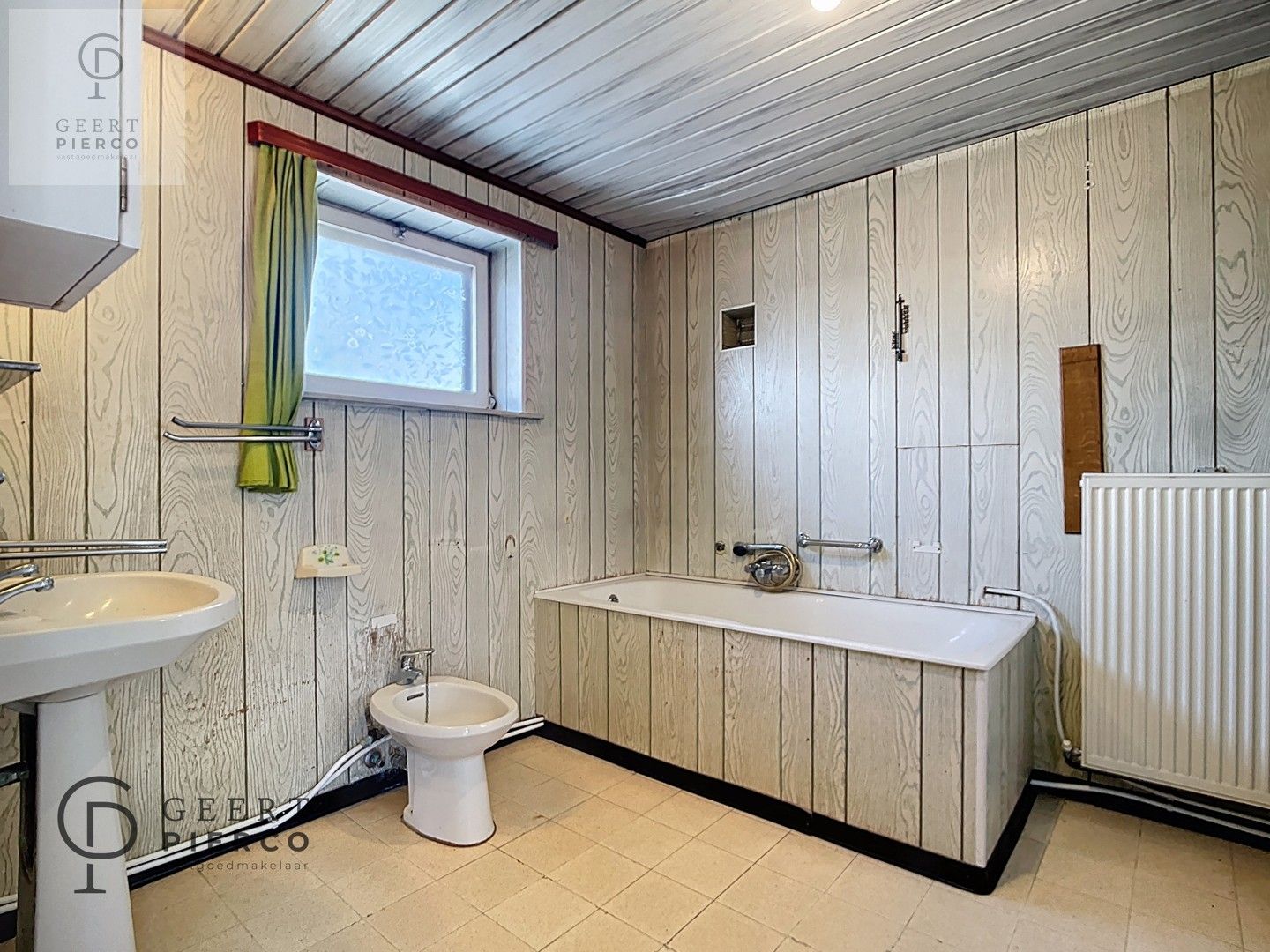 Op te frissen woning op ruim perceel midden in de natuur foto 7