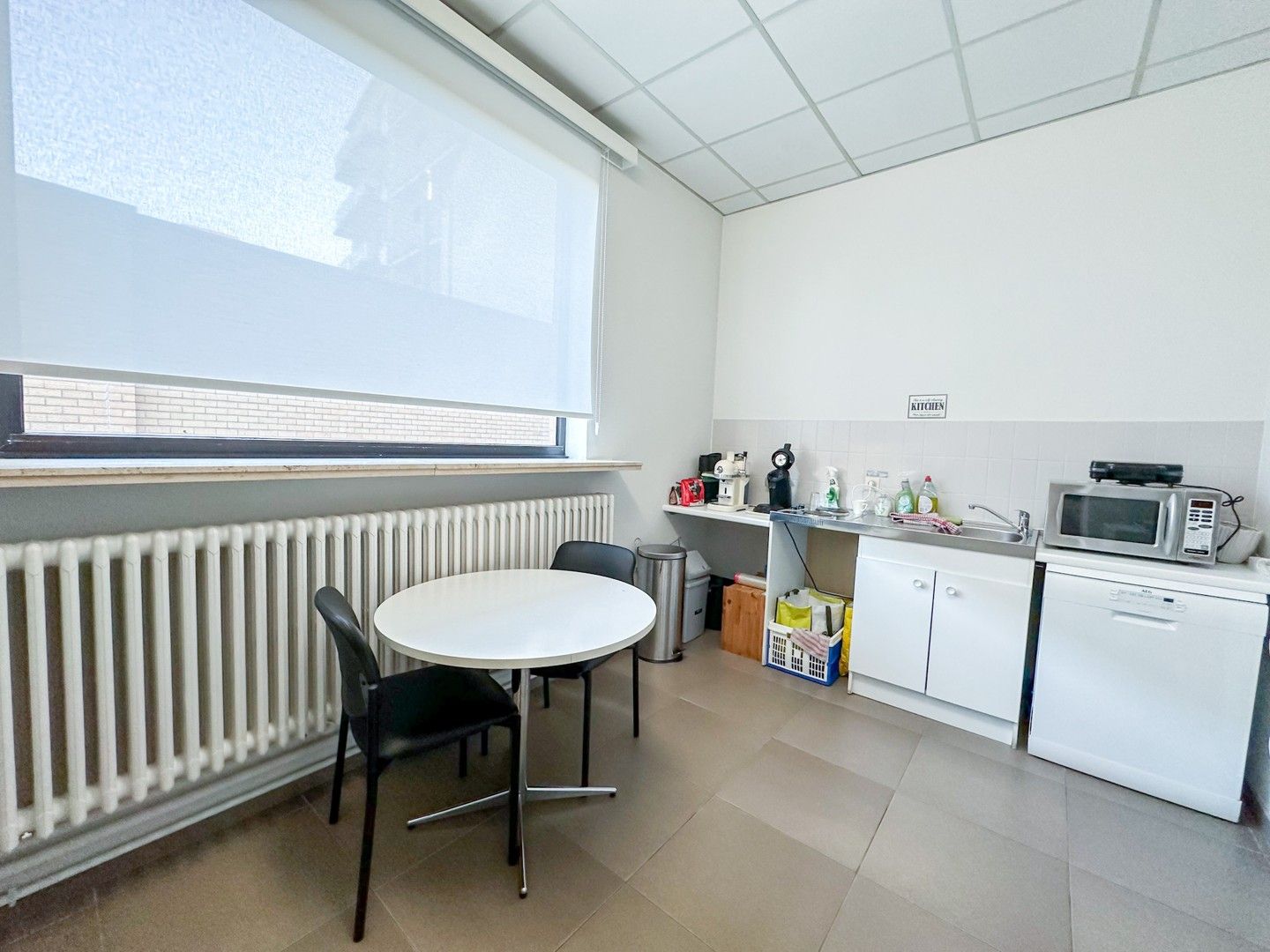 Commercieel gelijkvloers met grote zichtbaarheid en parking in centrum! foto 12