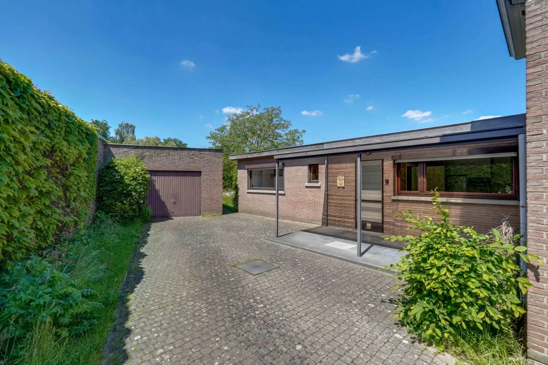 Ruime gezinswoning met 3 slaapkamers, garage en tuin foto 14