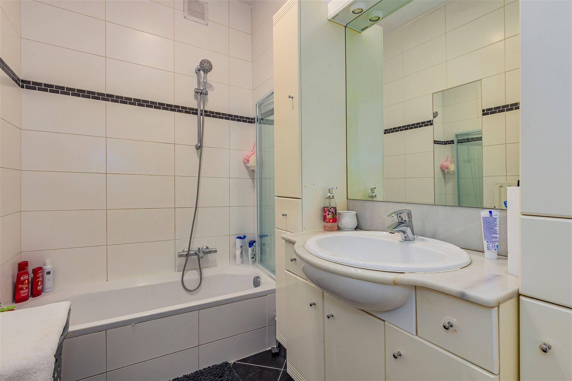 Zeer licht 3 slaapkamer appartement aan Rooseveltplaats en Opera foto 13