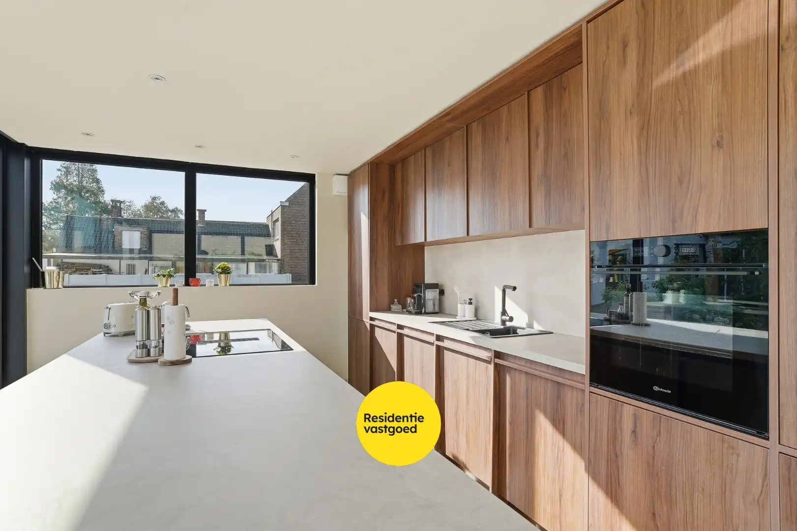Alleenstaande woning met prachtige uitbouw in centrum Veldegem foto 6