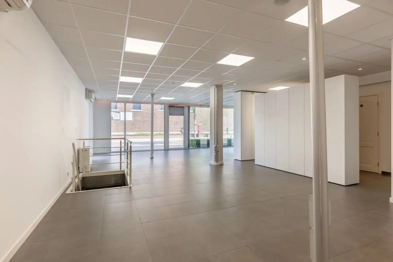 Commerciële handelsruimte in hartje Koersel foto 3