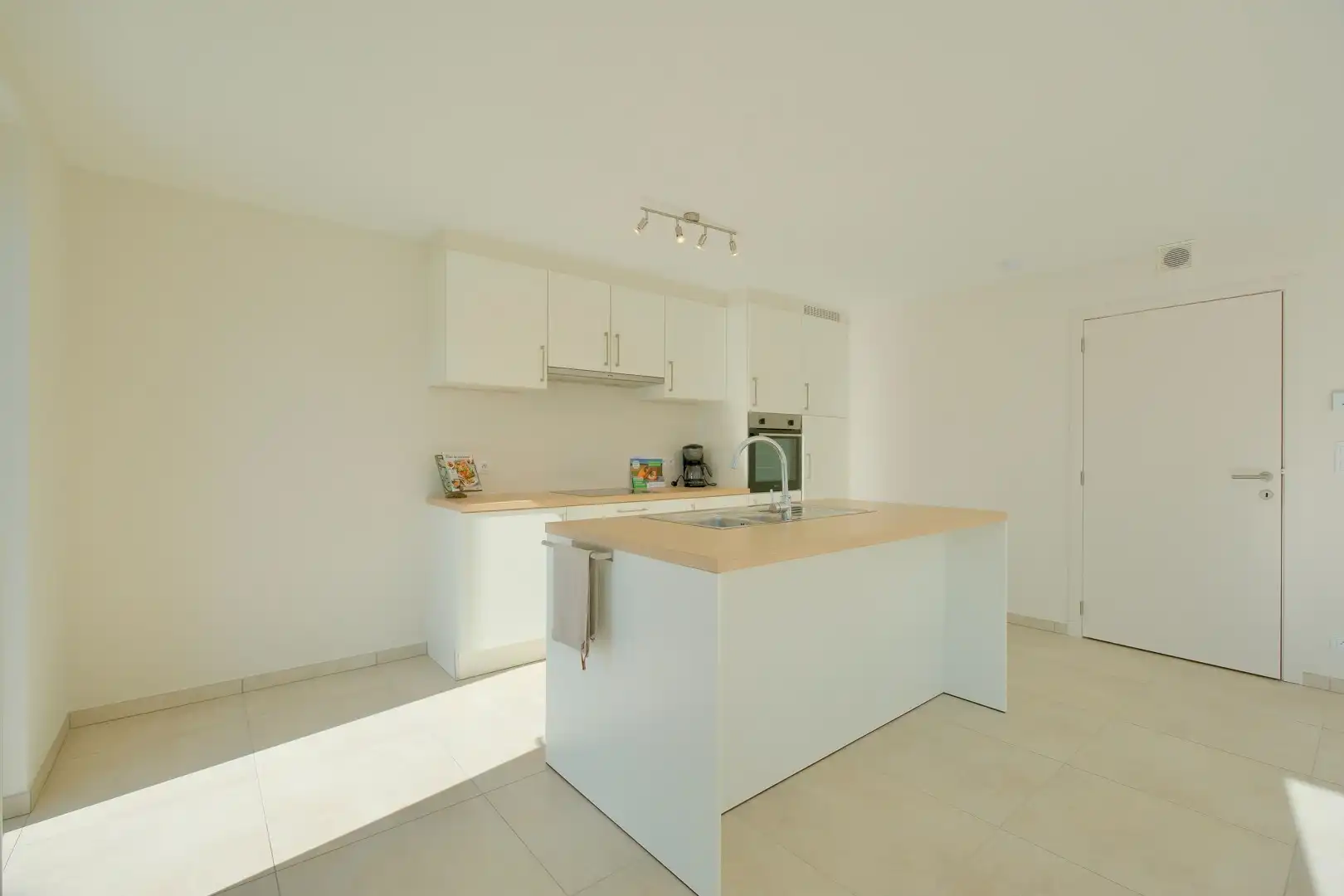 Gelijkvloers app met 2 slaapkamers, ruim terras en binnenkoer! foto 4