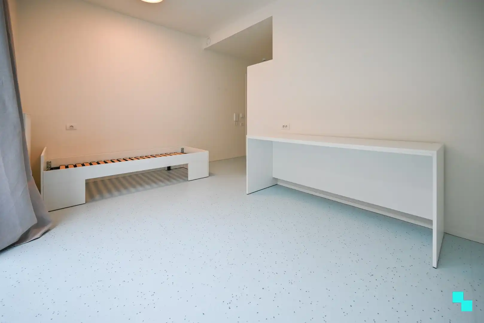 Studentenkamer met eigen badkamer en terras, centrum Kortrijk foto 3