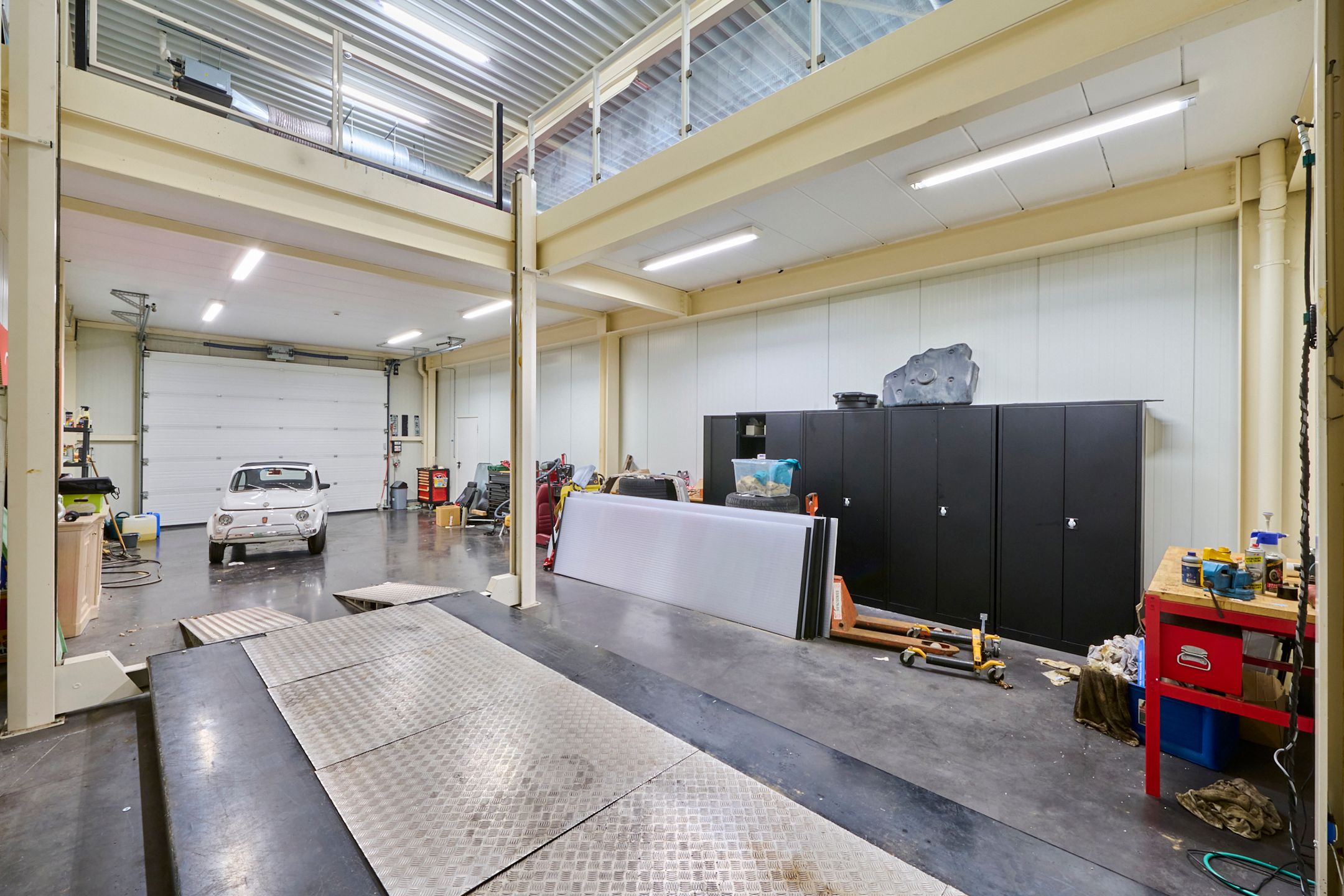 TE KOOP: unieke showroom met kantoren – ZICHTLOCATIE foto 16