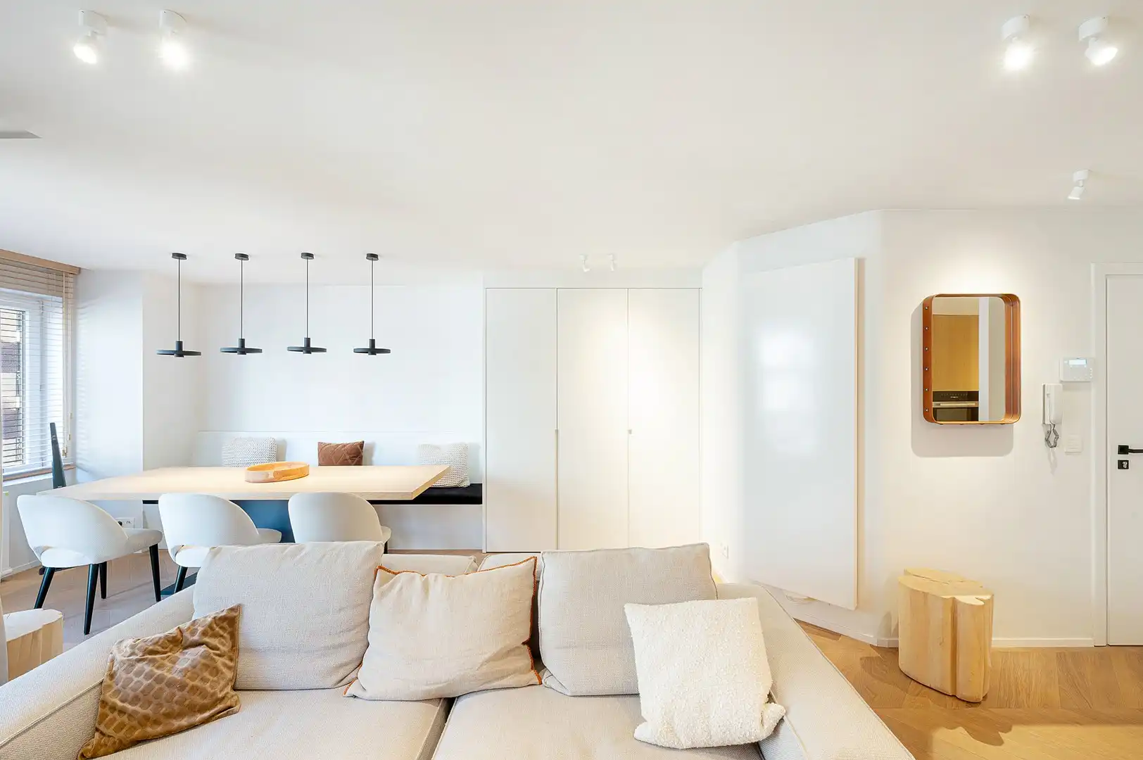 Instapklaar appartement gelegen op een centrale ligging te Knokke, vlakbij de winkels en de zee. foto 7