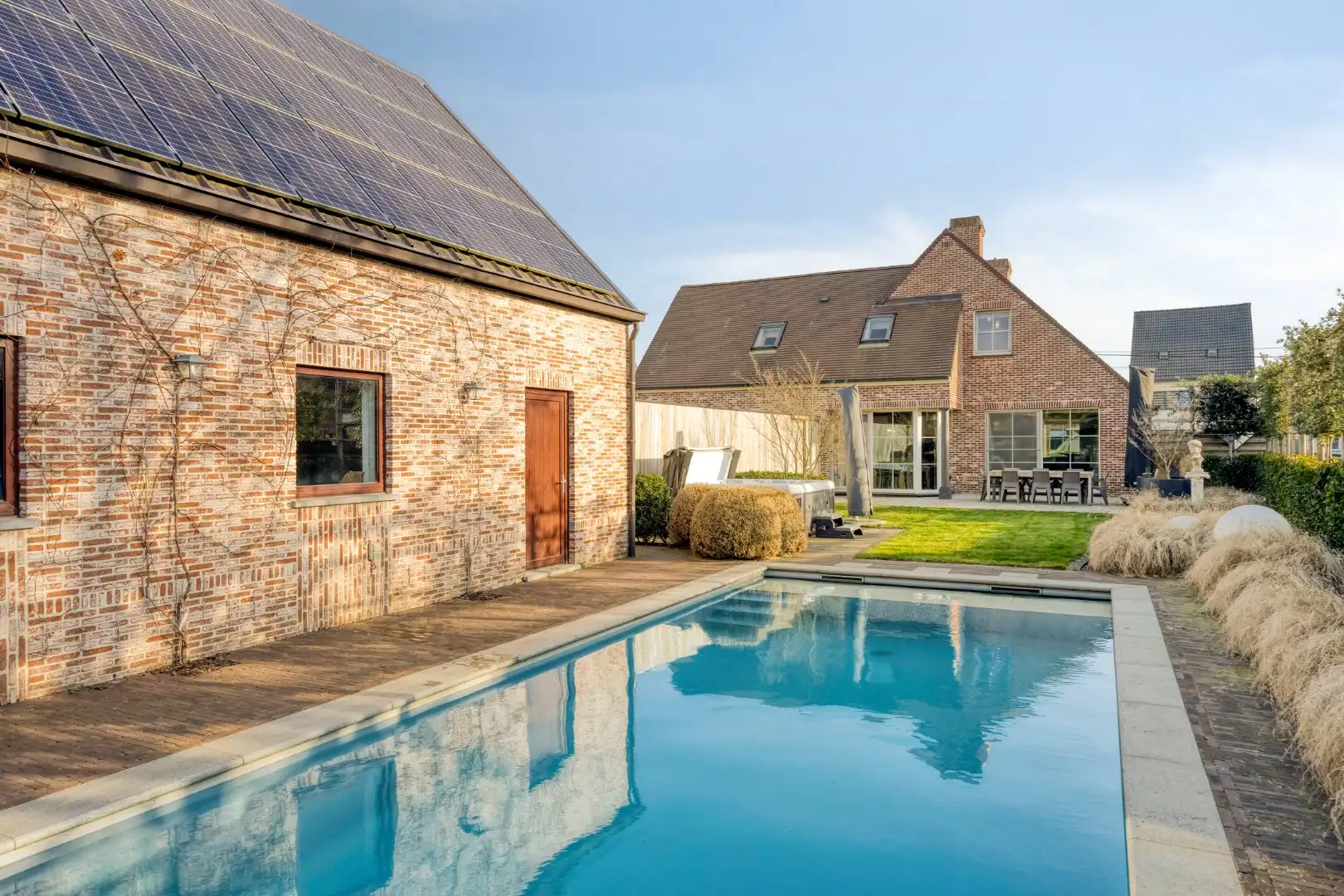 Verzorgde ruime en energetische woning met 4/5 slpks en praktisch bijgebouw ! foto 2