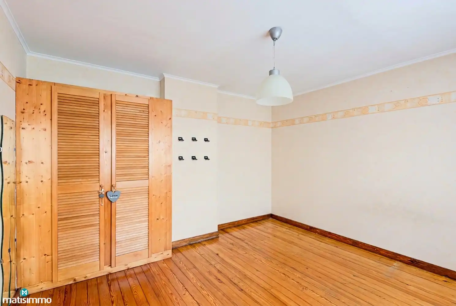 KARAKTERVOLLE EENGEZINSWONING MET 5 SLAAPKAMERS, GARAGE, CARPORT EN TUIN NABIJ HET CENTRUM VAN BILZEN foto 15