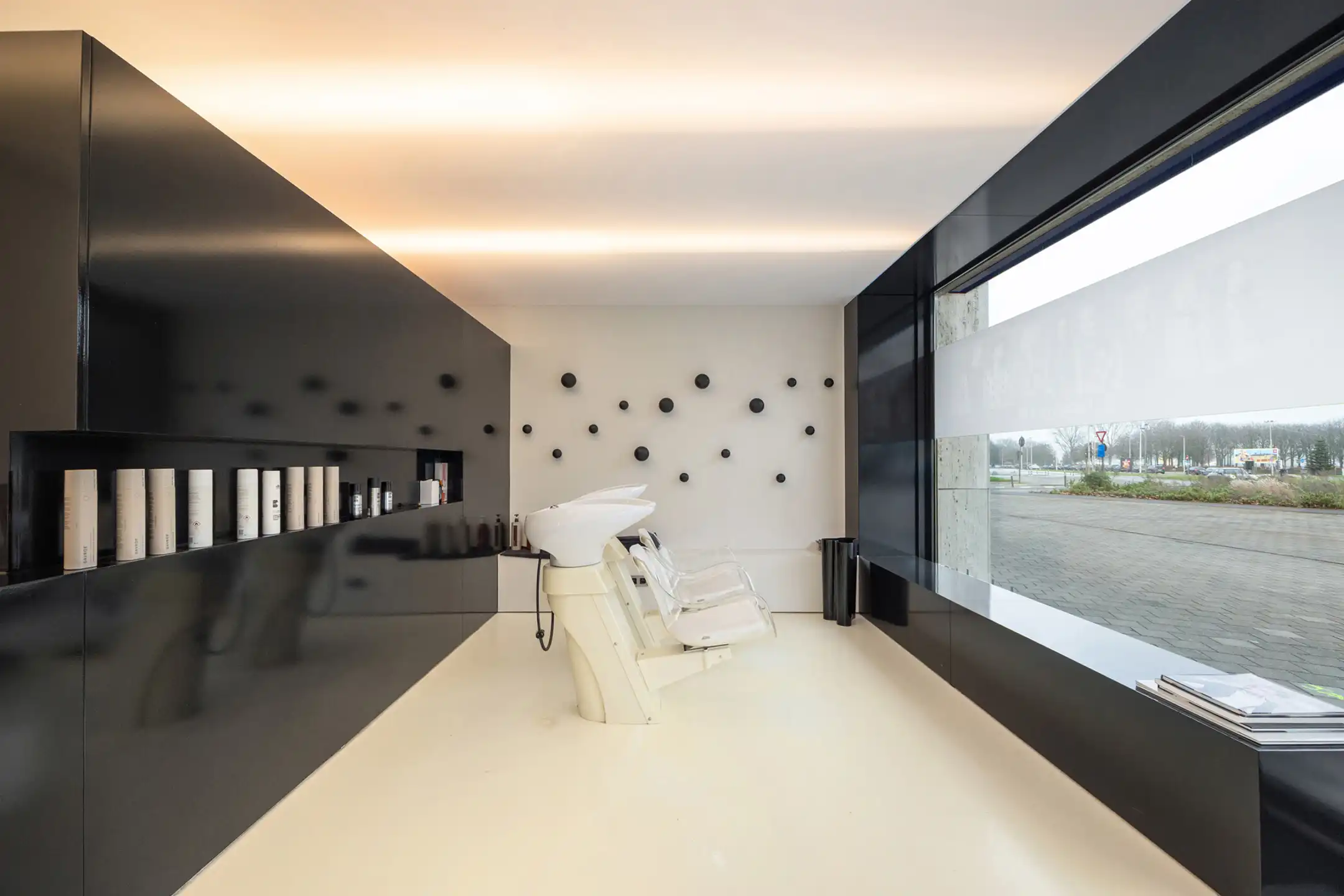 Gelijkvloerse handelszaak te koop in Linkeroever foto 3