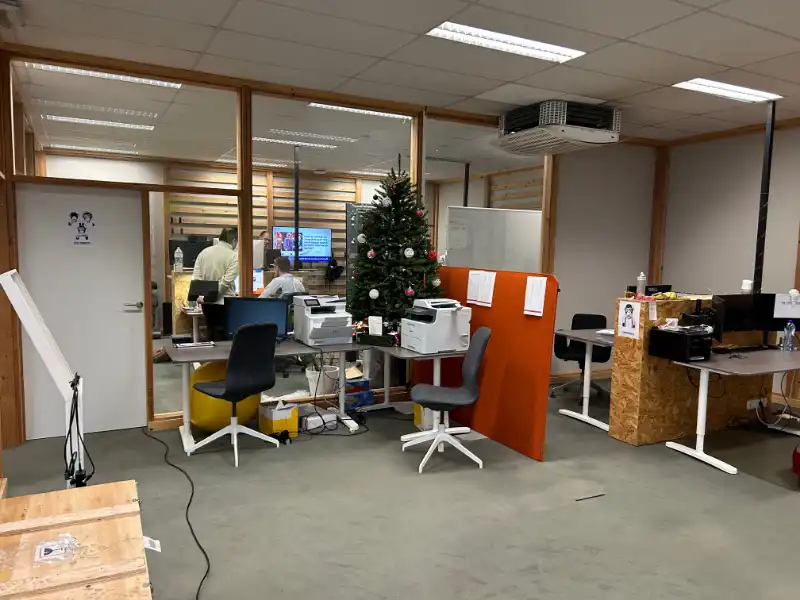 Commercieel gelegen handelspand van 450 m² met ruime parking. foto 5