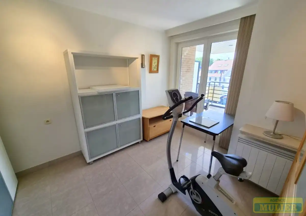 APPARTEMENT AAN ZONNEKANT MET ZICHT OP HET CALMEYNBOS TE KOOP IN DE PANNE foto 14
