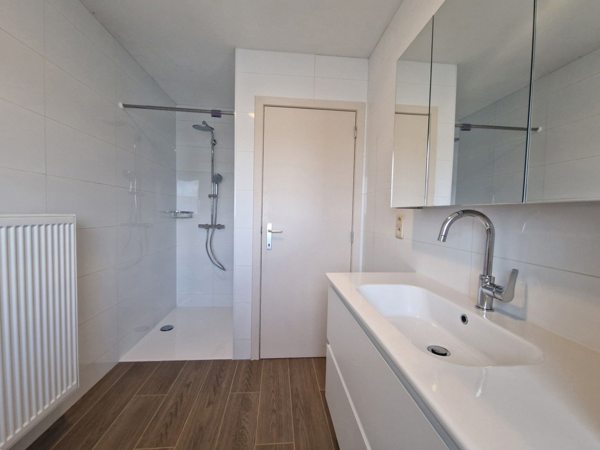 Ruime woning met 3 slaapkamers op uitstekende ligging foto 9