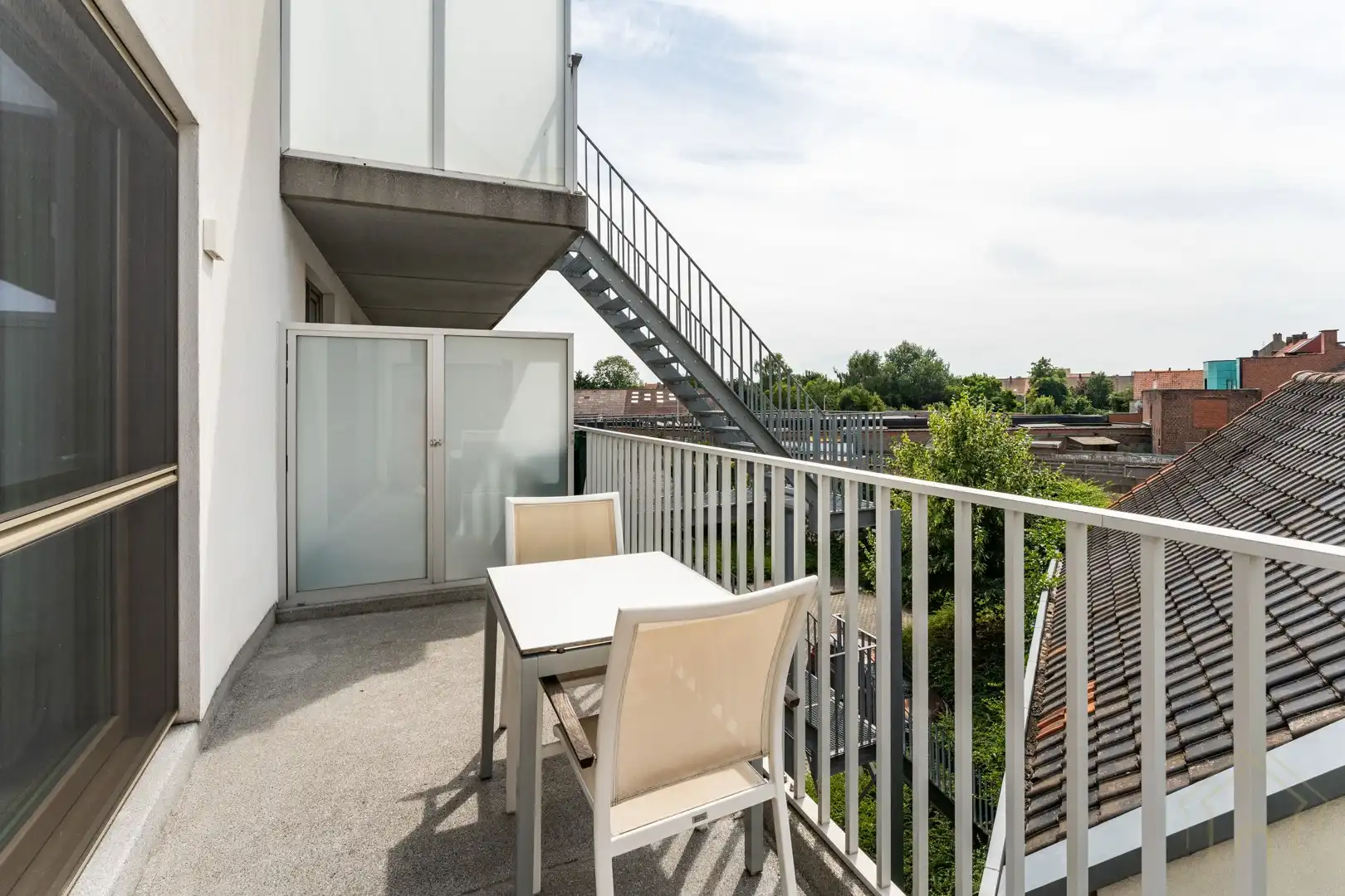 Recent en instapklaar appartement met drie slaapkamers en zonnig terras in hartje Menen foto 2