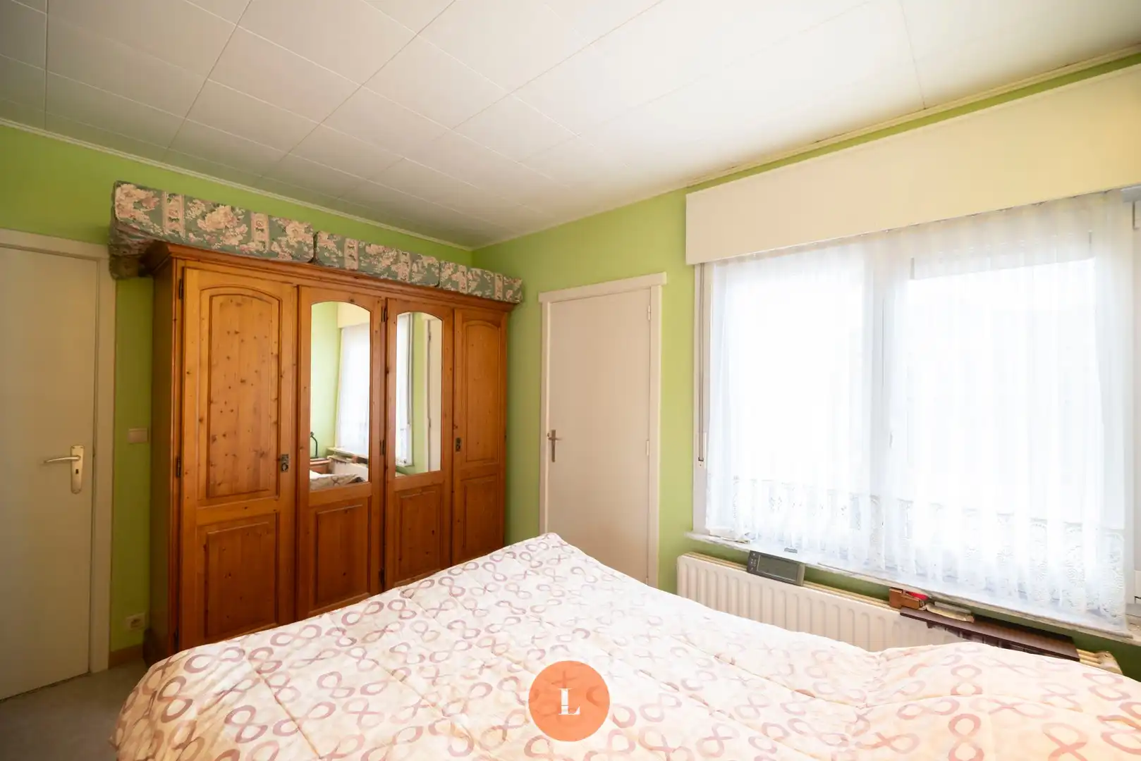 Te koop bungalow met 4 slaapkamers en ruime garage in rustige buurt foto 16