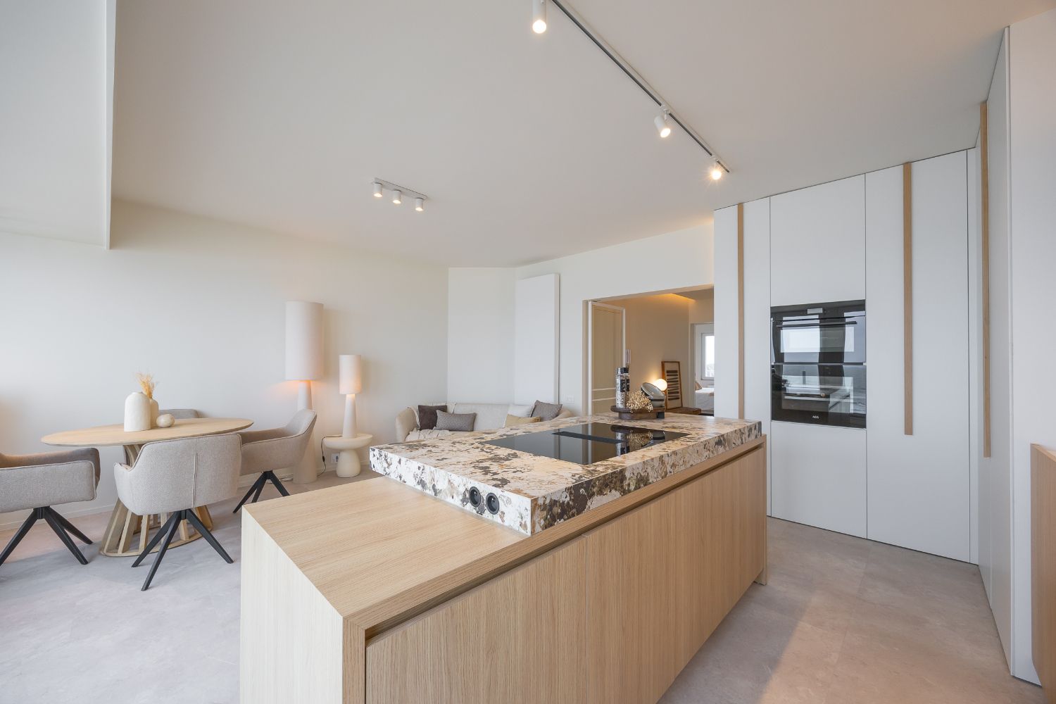 Luxueus 2 slaapkamer-appartement met frontaal zeezicht! foto 3