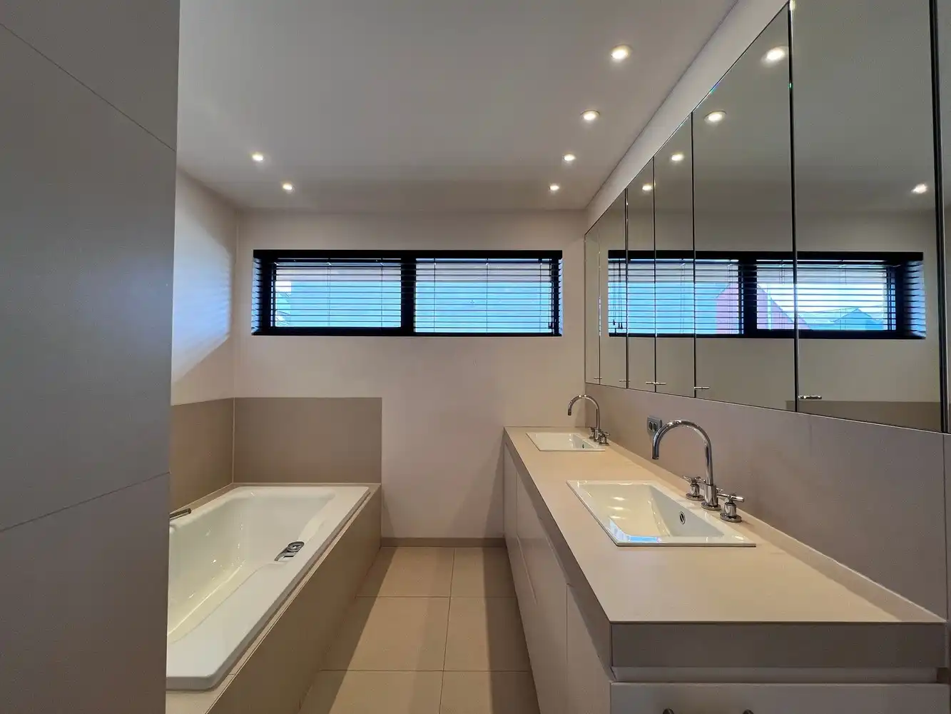 Instapklare woning met 5 slaapkamers en praktijk/kantoorruimte foto 17
