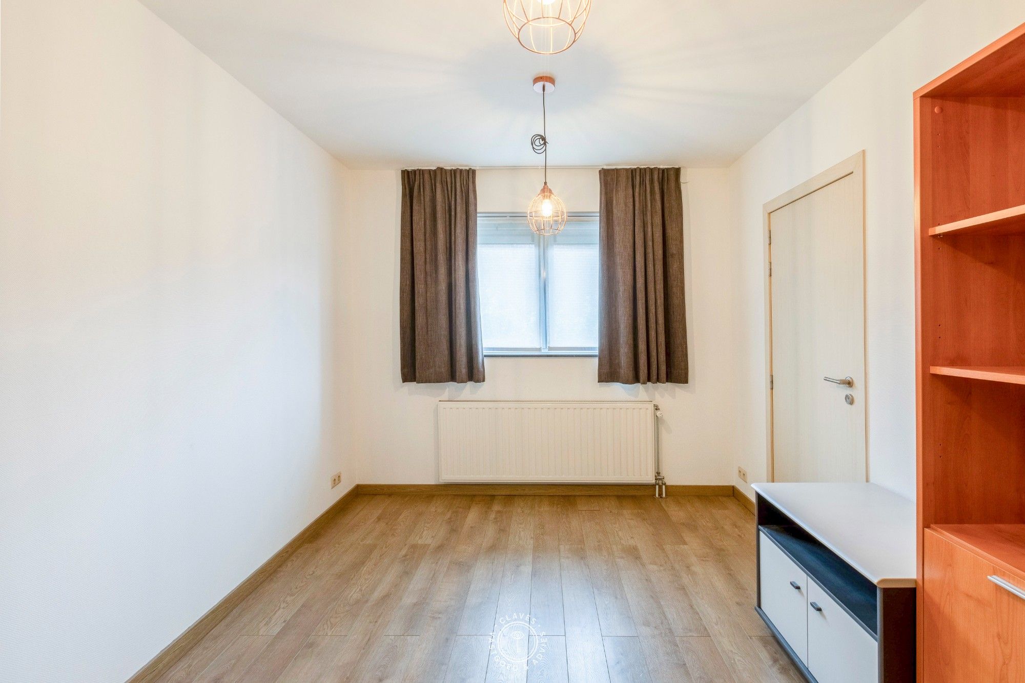 Heel ruim appartement met drie slaapkamers en aparte bureauruimte. foto 16