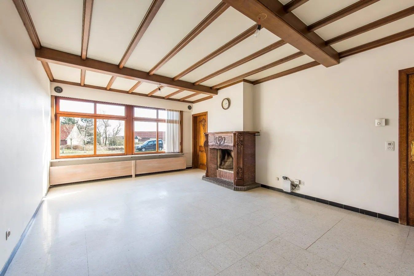 Handelsruimte/kantoor (met atelier, opslag en parking) + woning met tuin en garage, Kortemark foto 6