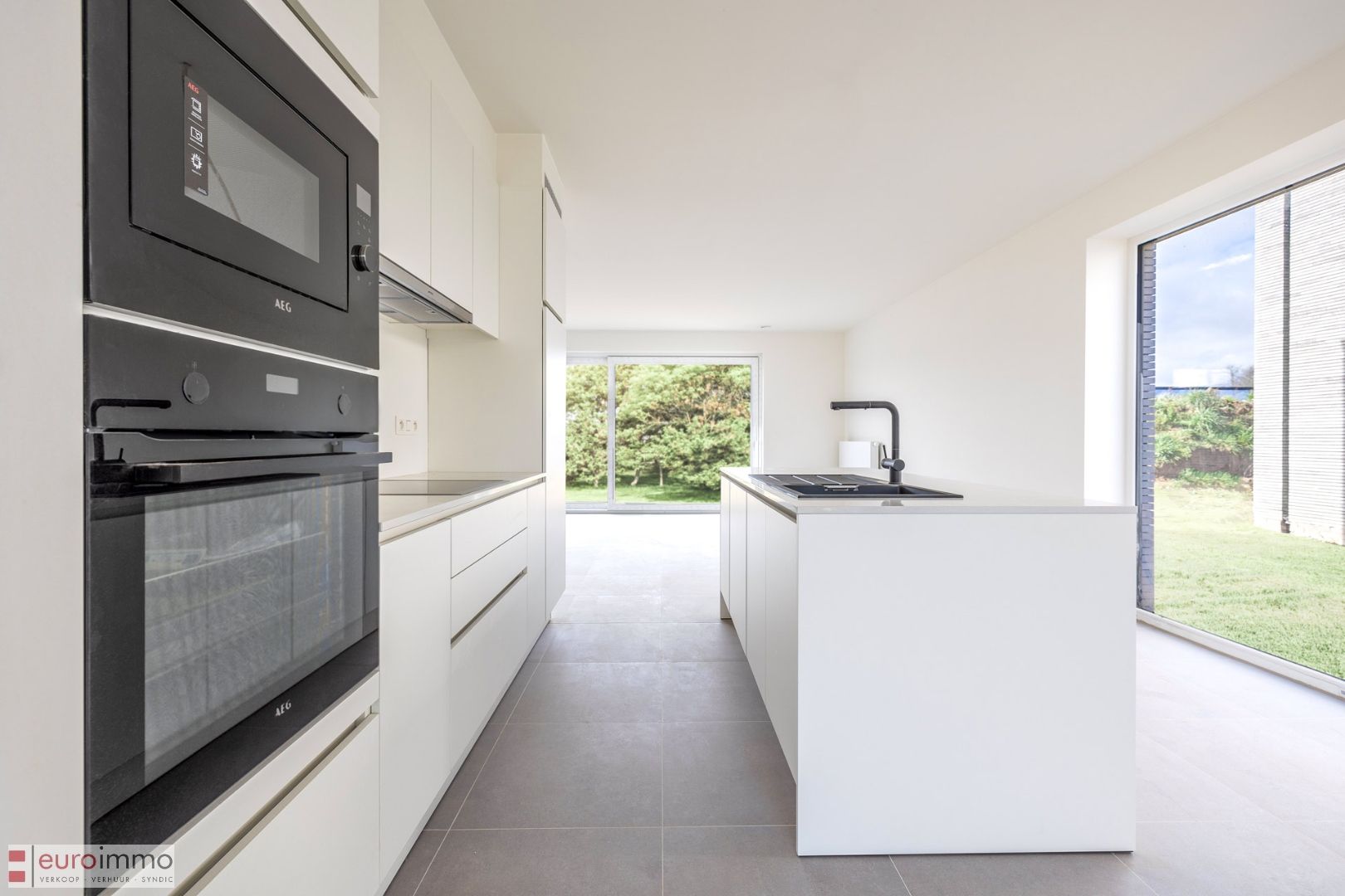 Ruime kwalitatieve nieuwbouwwoning in Torhout! foto {{pictureIndex}}