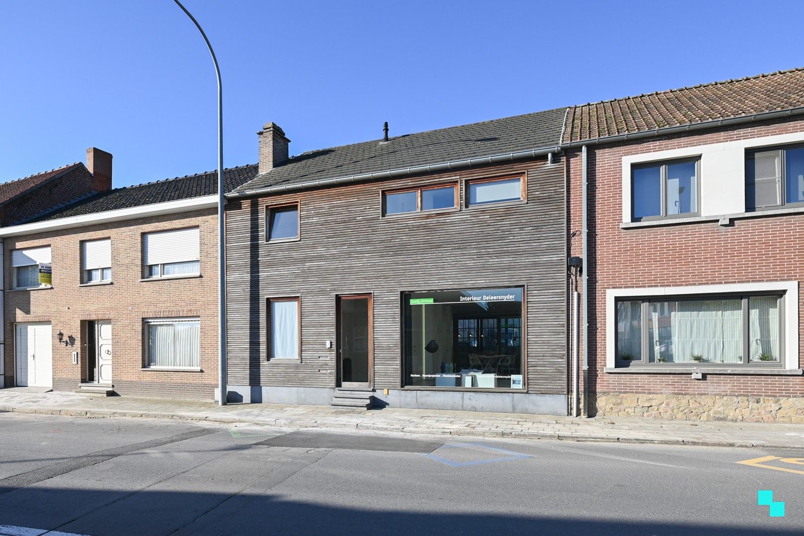 Piekfijn  afgewerkte handelsruimte met bovenliggend appartement te Kachtem foto 2