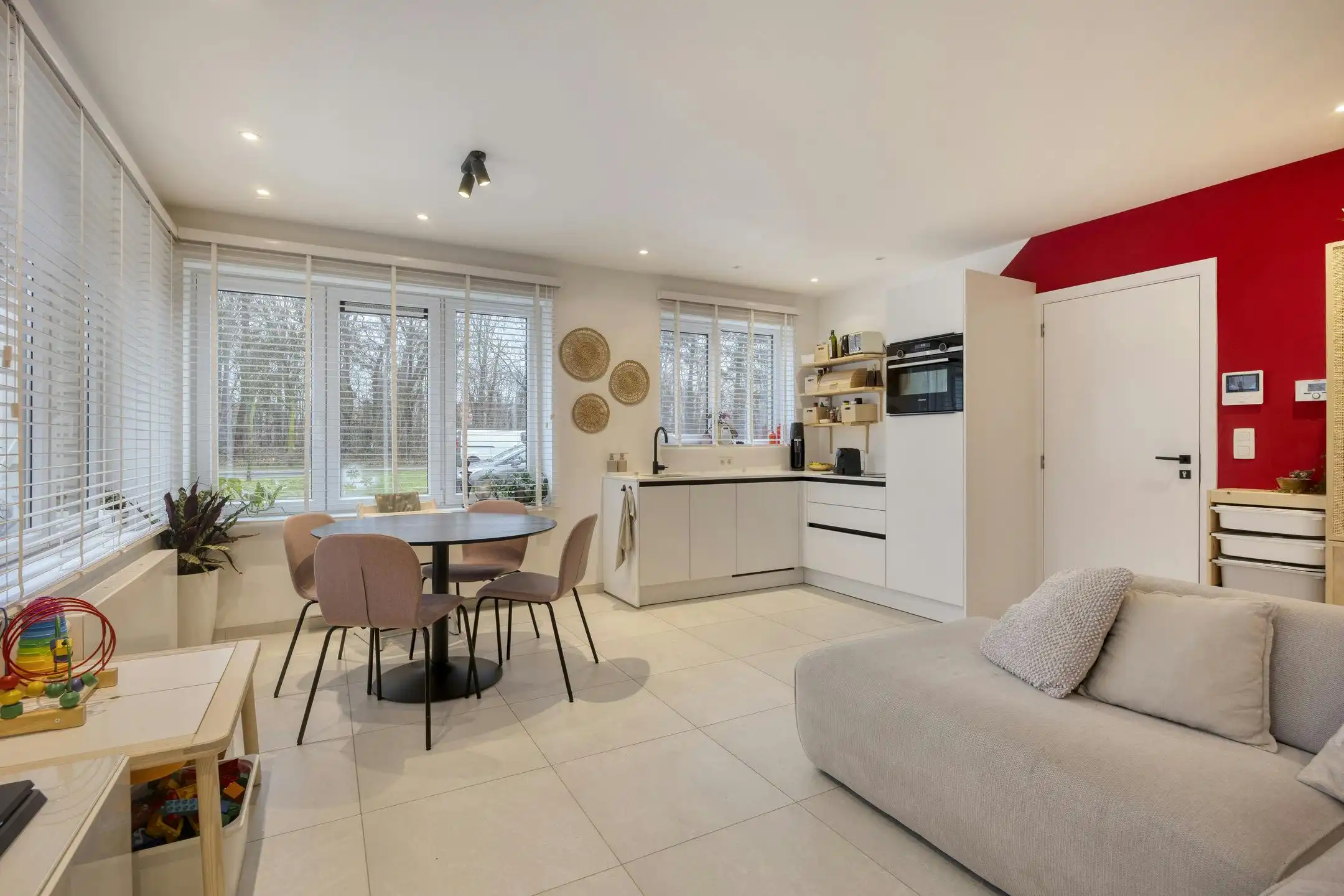 Gelijkvloers appartement met prachtige zuid-tuin en garage foto 2