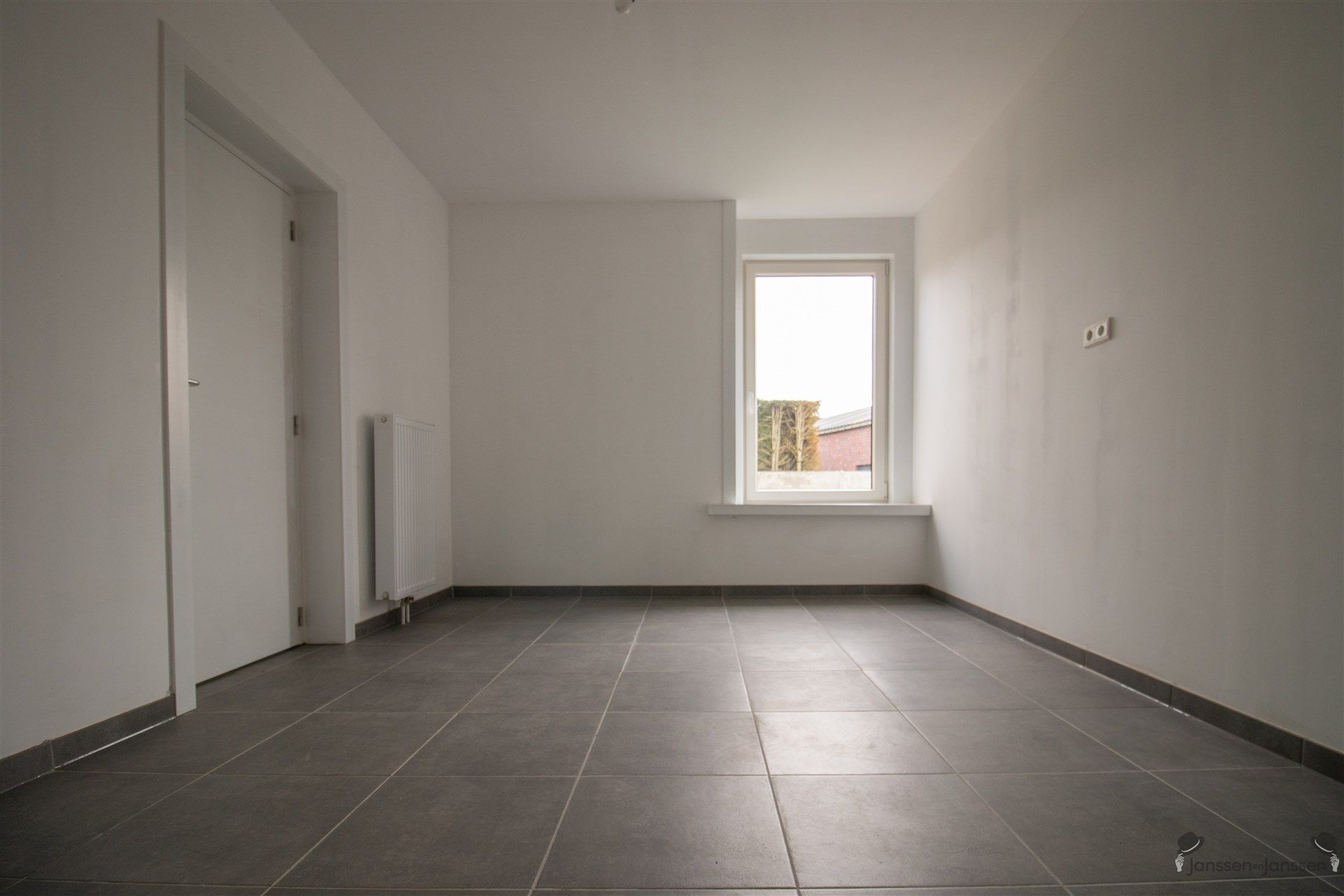 Ruime gerenoveerde gelijkvloerswoning op 544 m² met min. 3 slaapkamers en extra functionele ruimtes foto 11