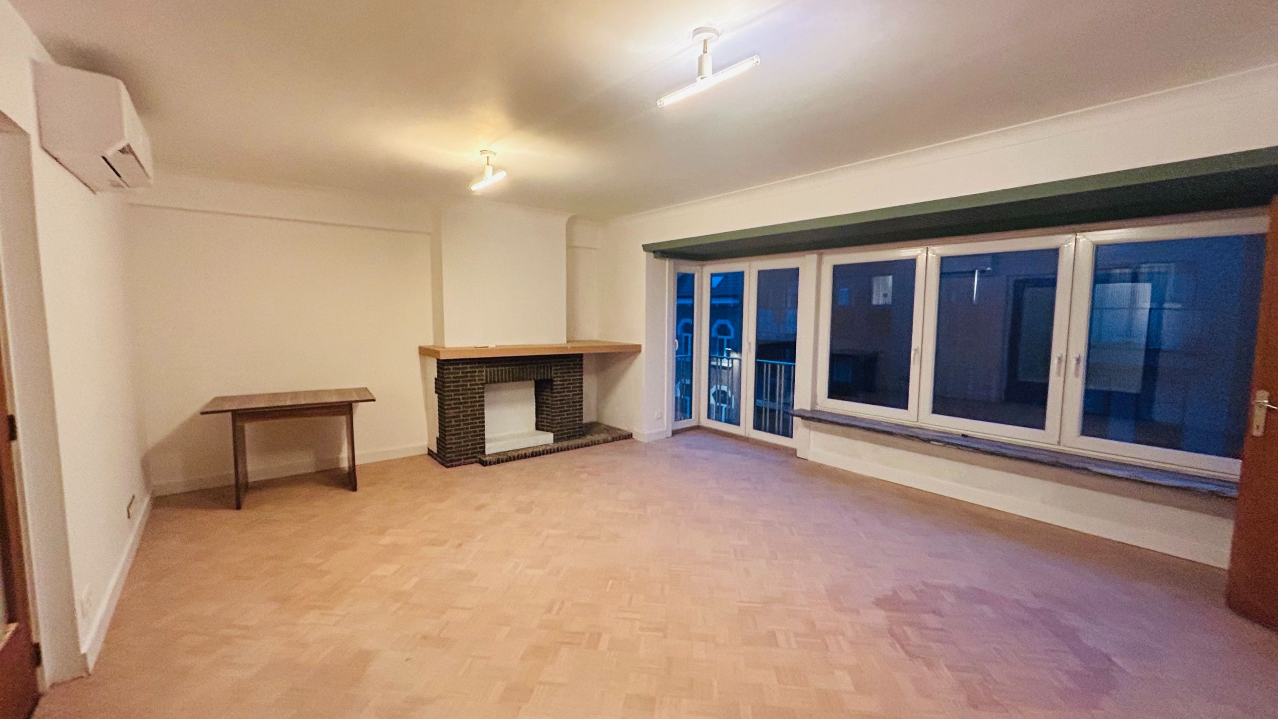 Ruim appartement met 3 slaapkamers op een centrale ligging te Gent foto {{pictureIndex}}