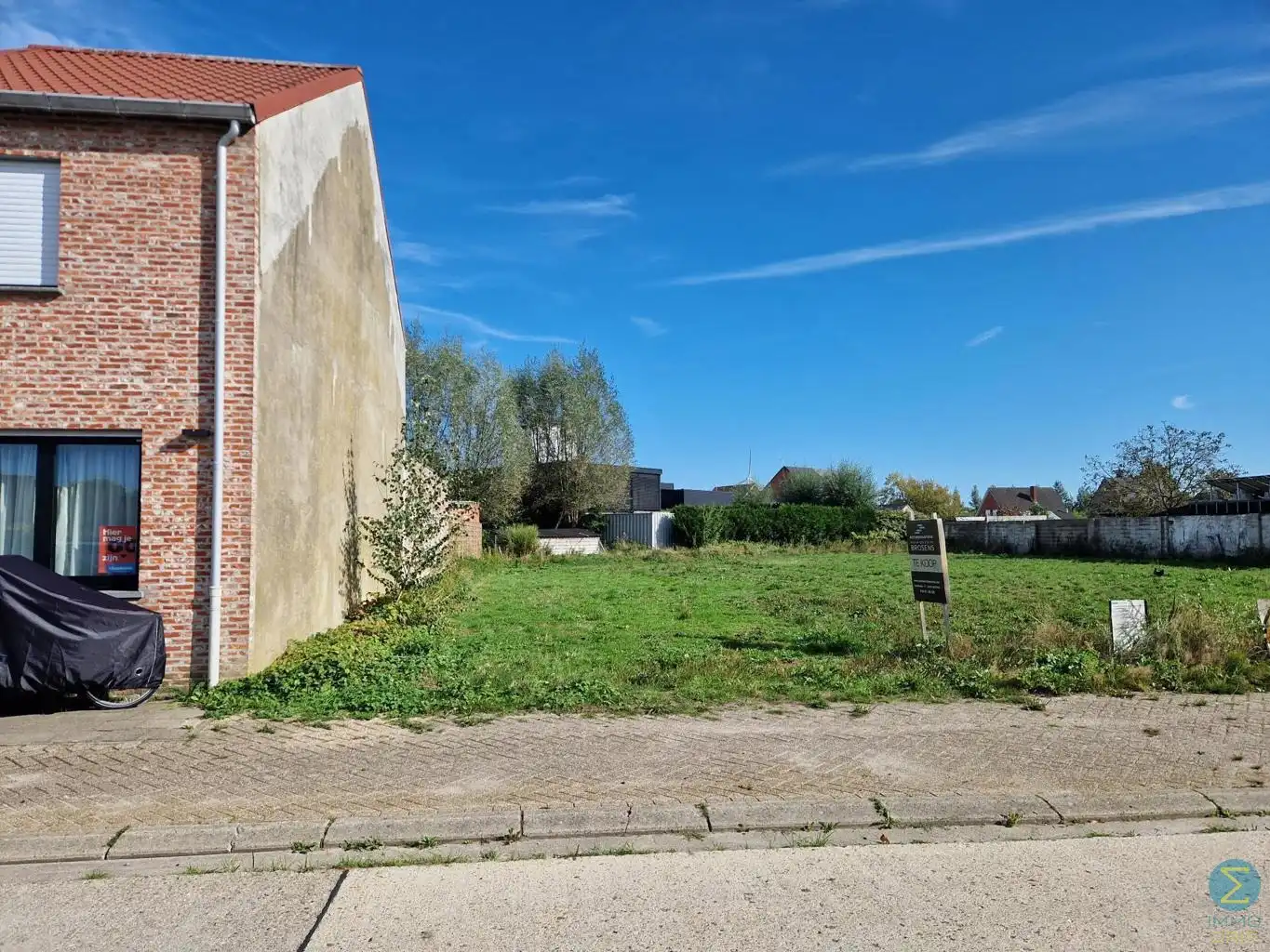 Perceel grond voor de oprichting van een halfopen bebouwing. foto {{pictureIndex}}