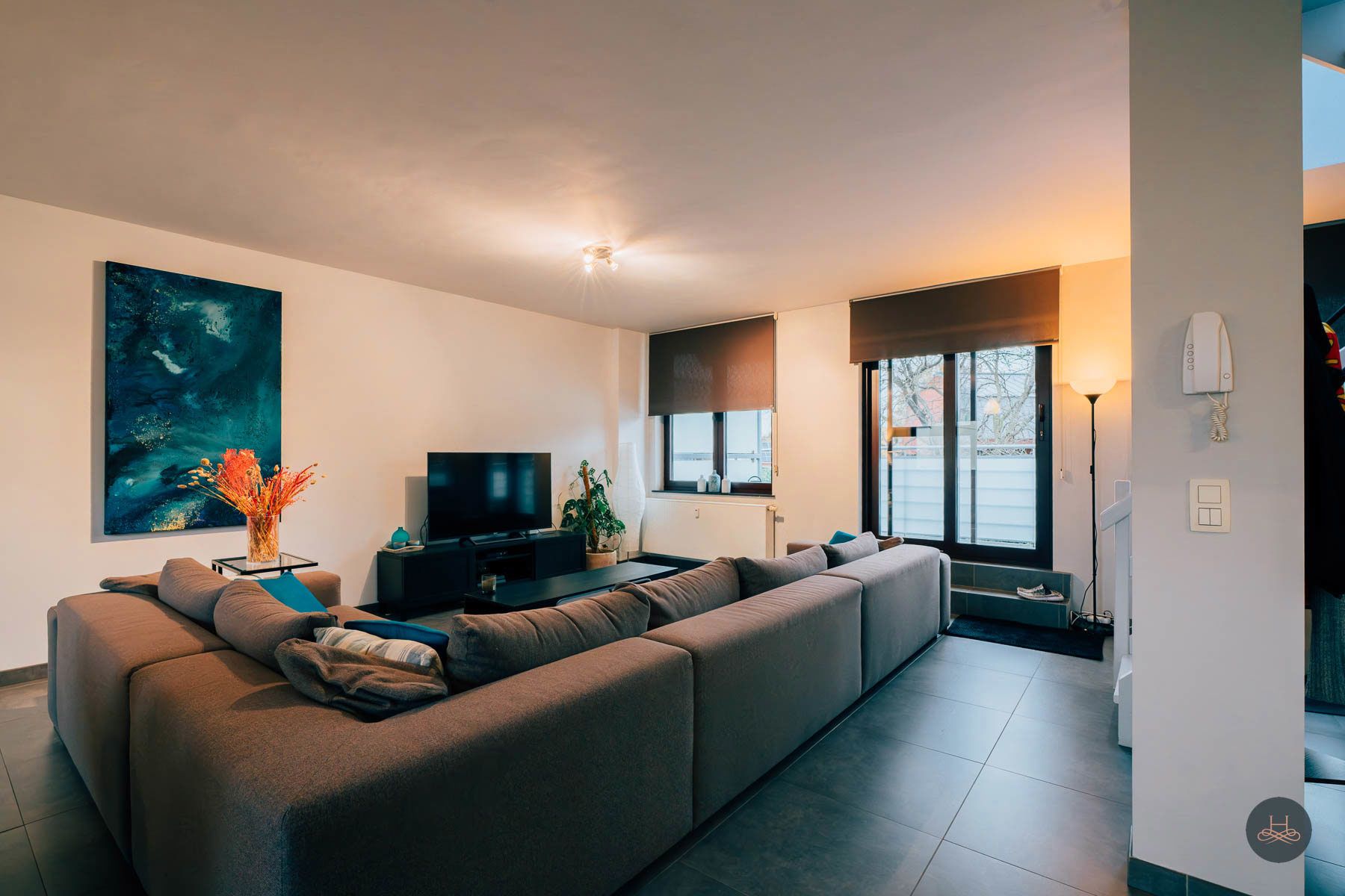 Gerenoveerde duplex met enorm terras en autostaanplaats foto 3