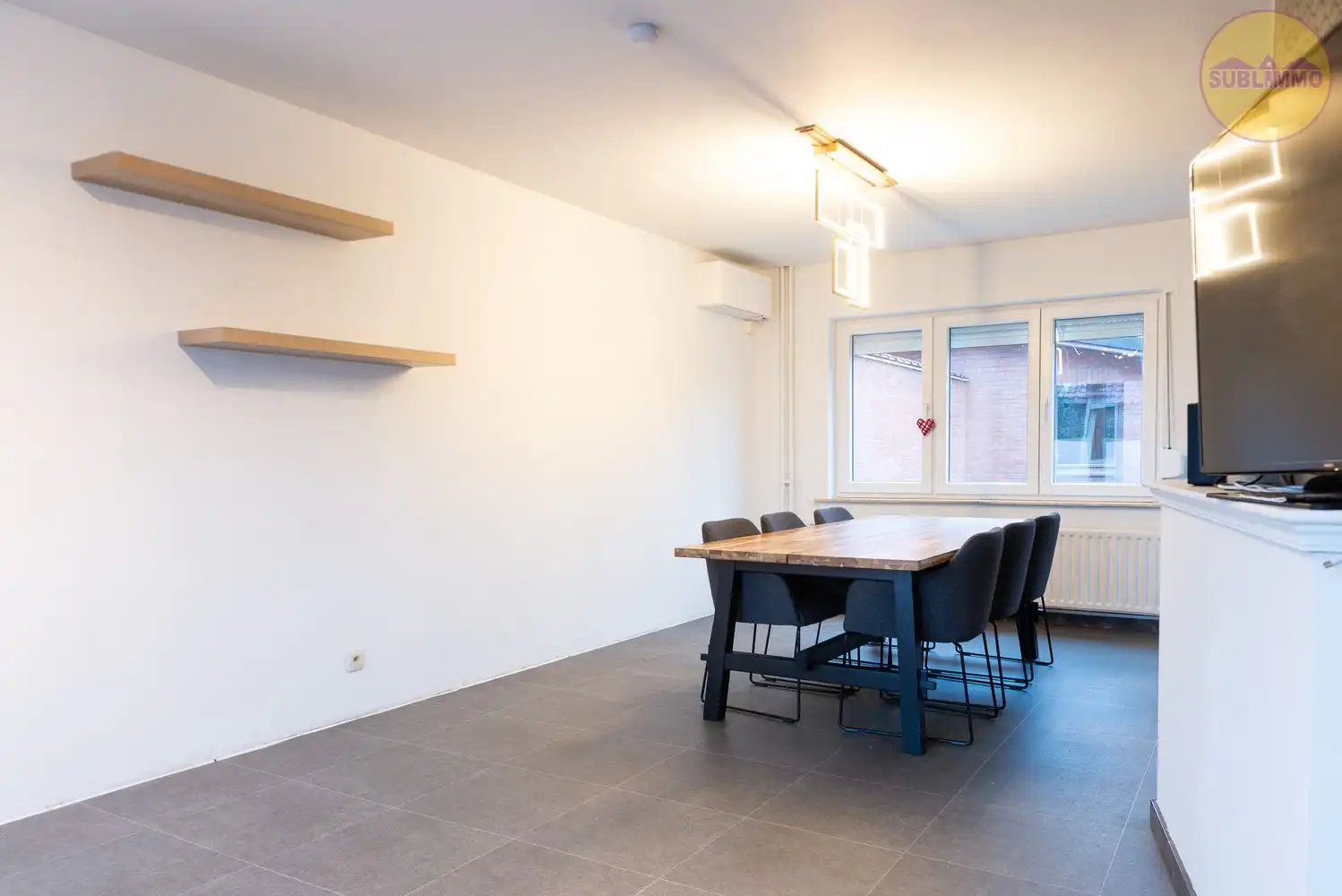 EPC A (59!) | 18 zonnepanelen + batterij | Instapklaar wonen zonder renovatieplicht in Oost-Ham foto 2