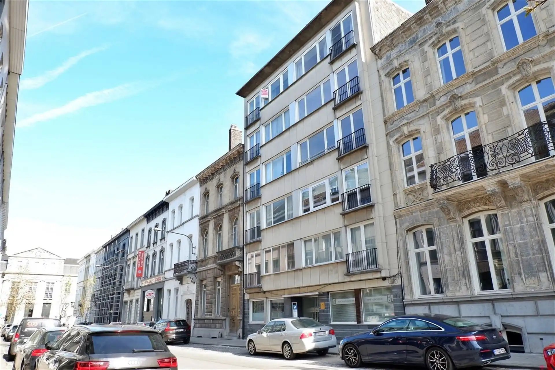 Instapklaar gelijkvloers appartement in hartje Kortrijk foto {{pictureIndex}}