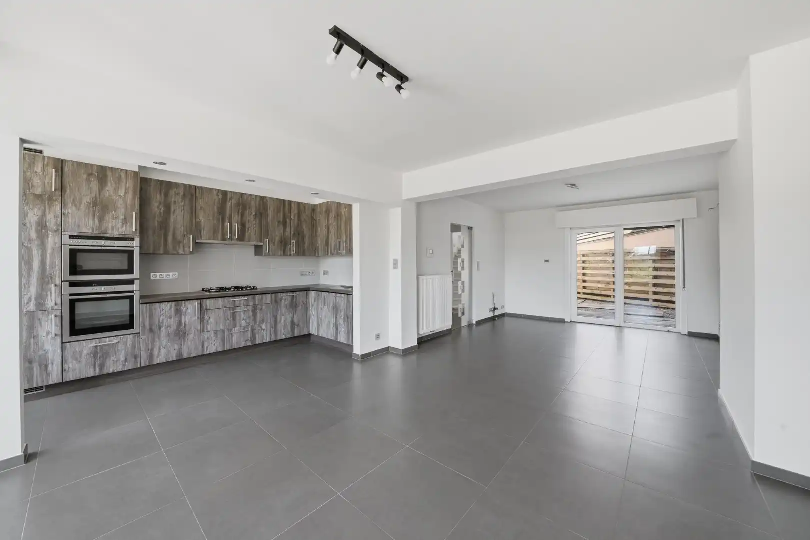 Volledig gerenoveerde bel-étage met ruime garage te Oostende foto 4