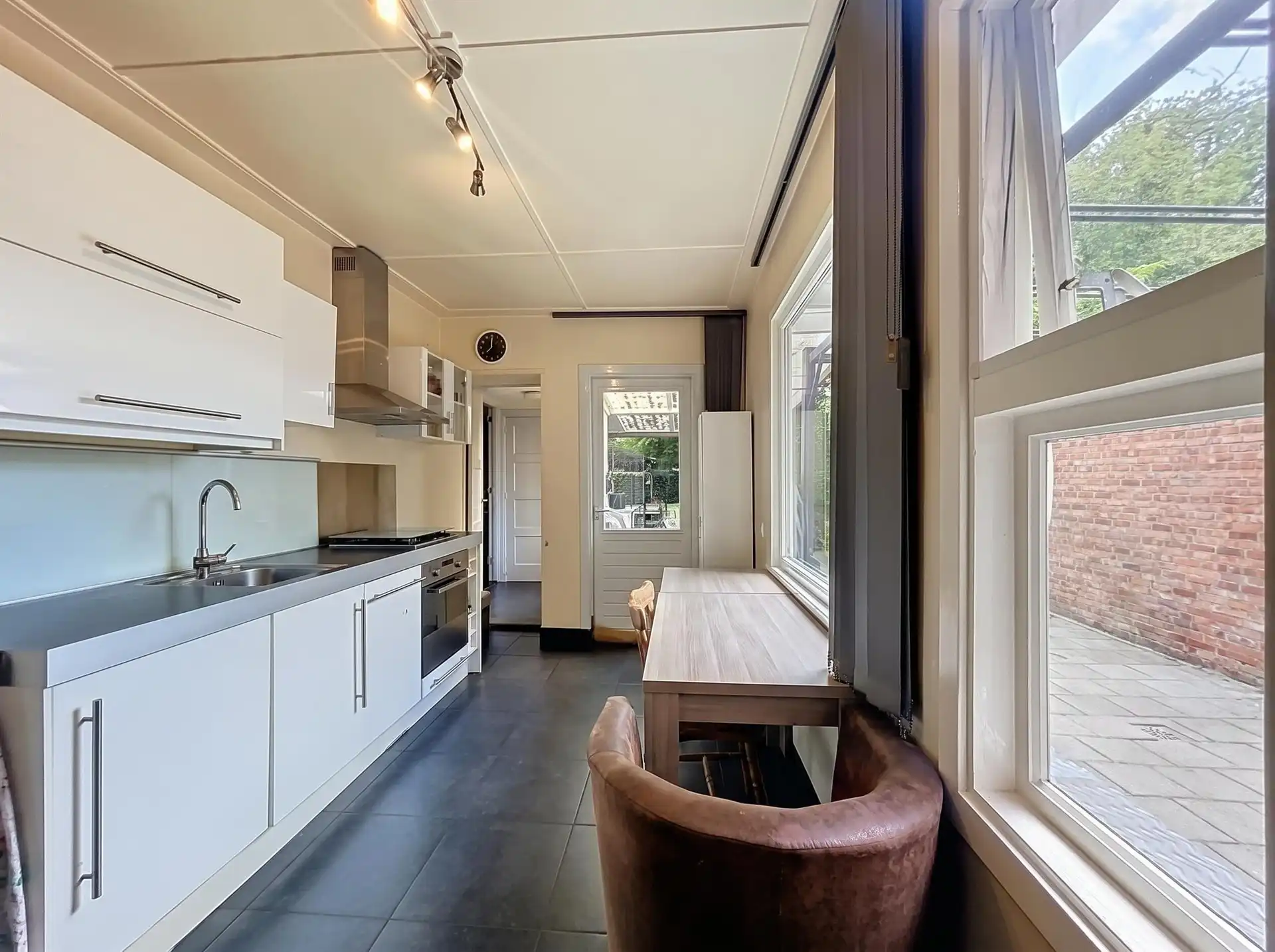 instapklare gezinswoning met 3 slaapkamers en half open karakter op perceel van 1520m² foto 6