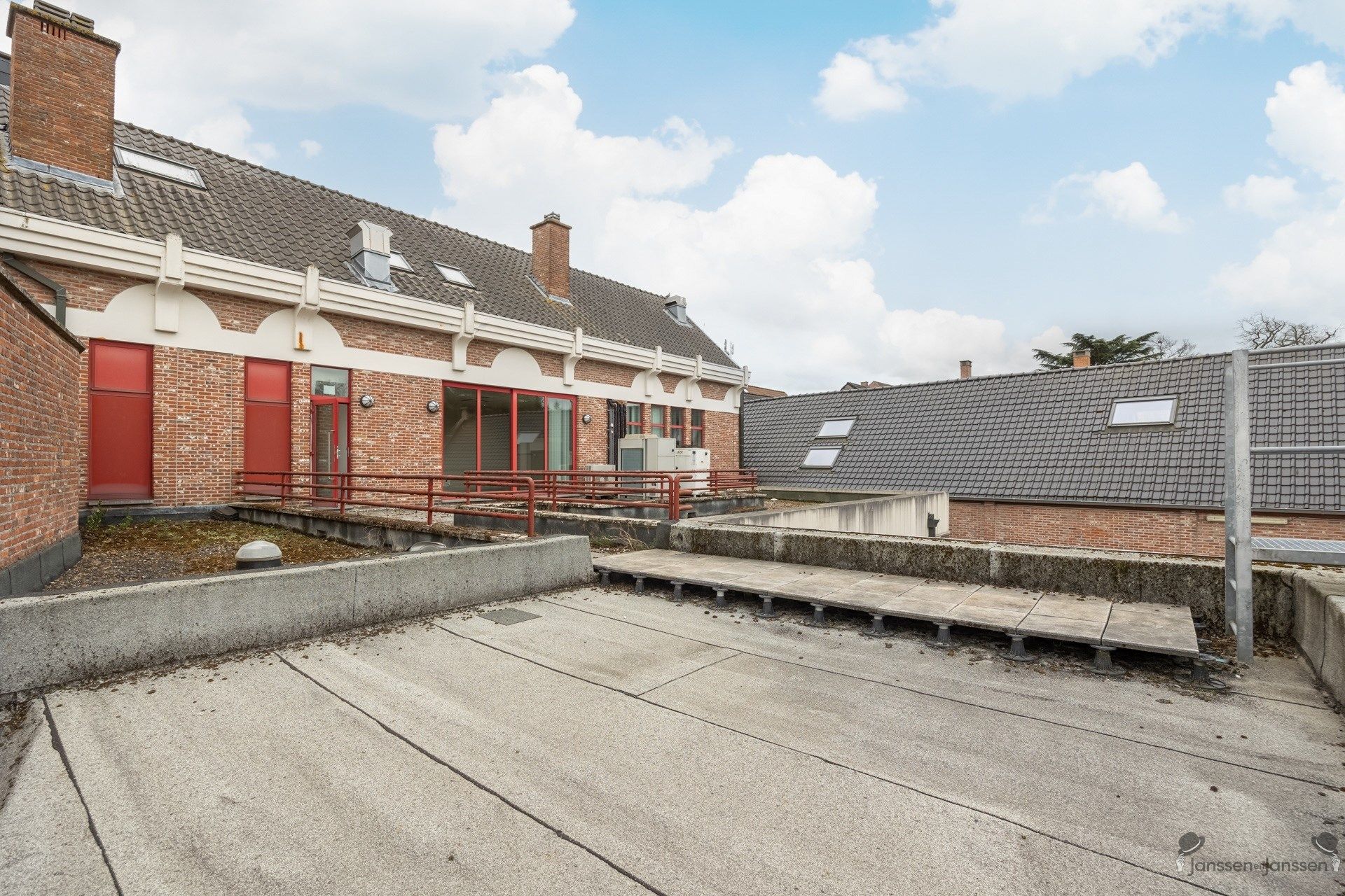 Commercieel gebouw met parkeergelegenheid! foto 35