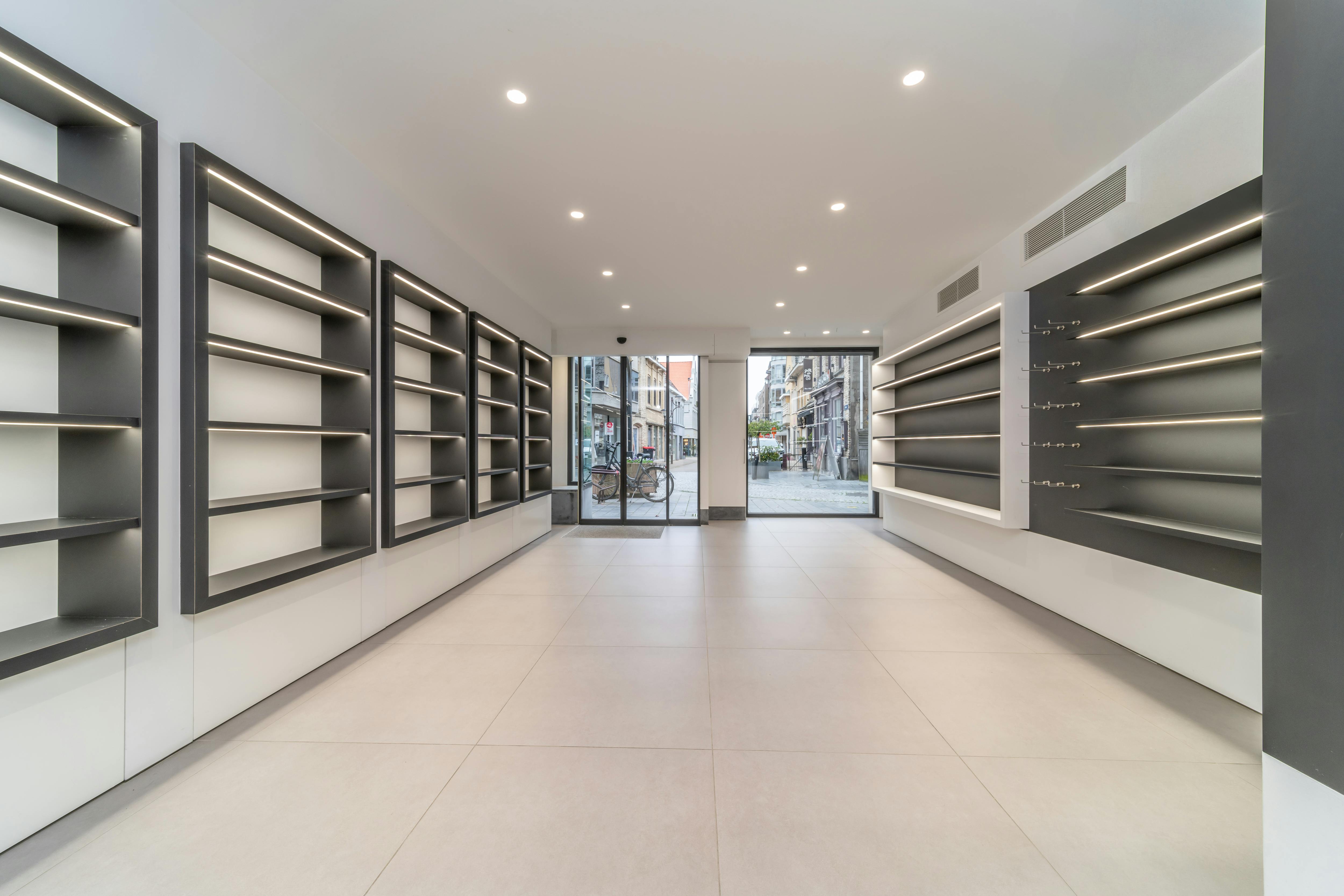 Riante woning met handelsgelijkvloers te koop in het centrum van Veurne. foto 26