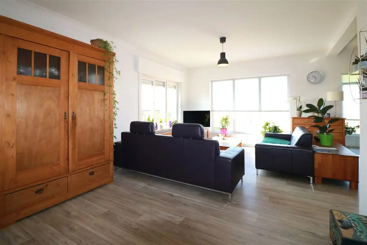 Gusting gelegen woning met 2 slpk, garage en tuin foto 4