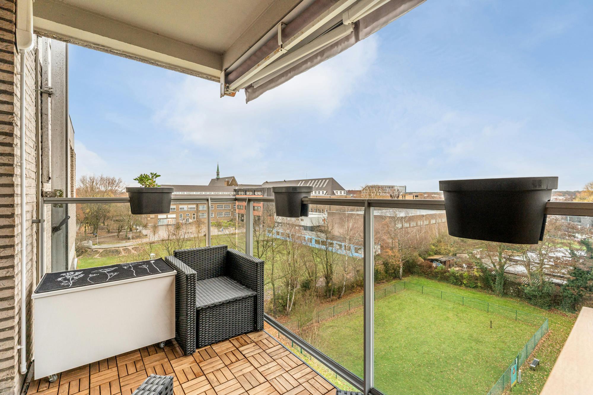 Instapklaar penthouse met 2 slaapkamers en autostandplaats in Hasselt foto 12