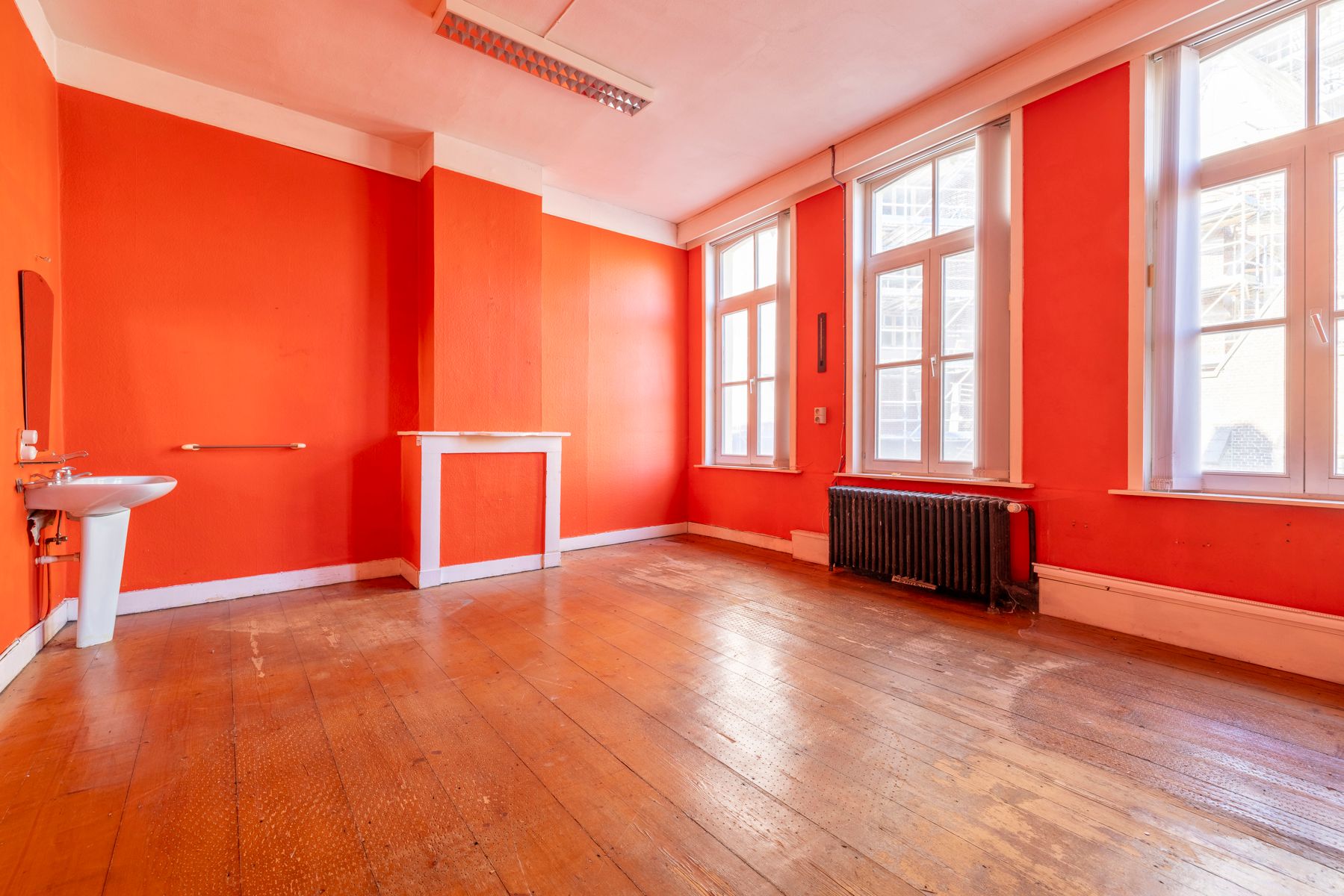 Te renoveren herenwoning met 5 tot 7 slpk en groot magazijn foto 11