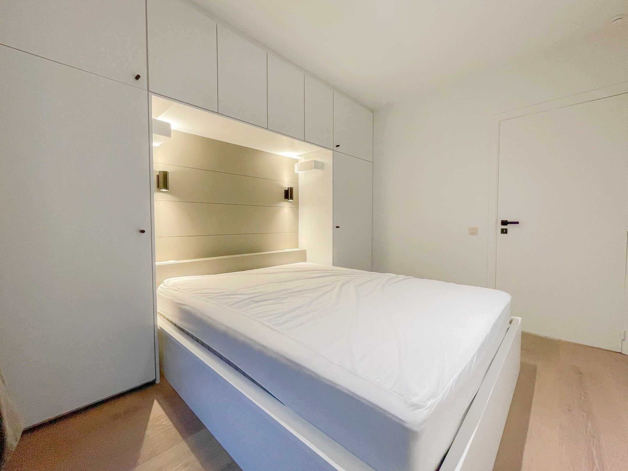 Stijlvol gerenoveerd appartement gelegen op een boogscheut van de zee. foto 12